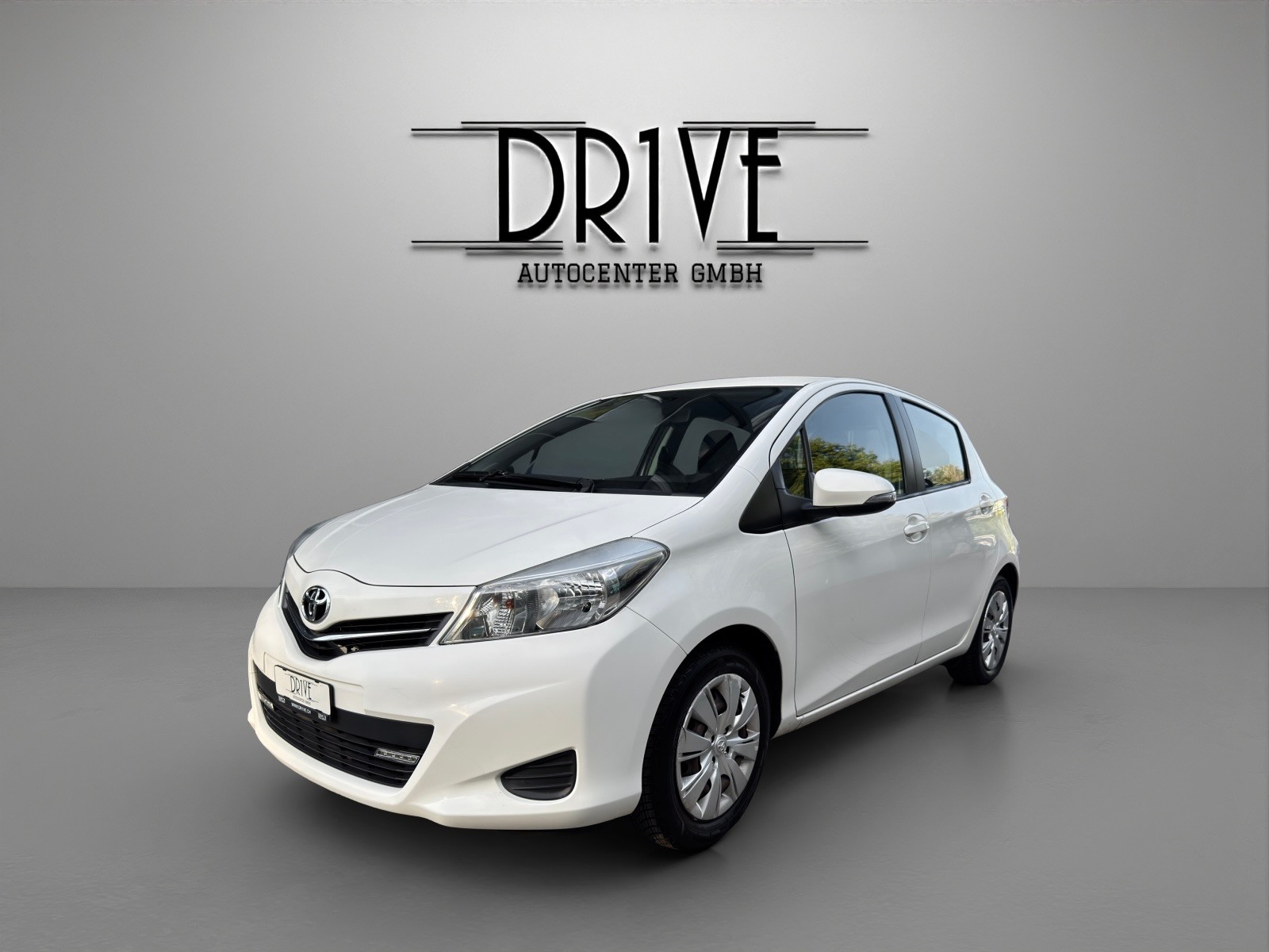 TOYOTA Yaris 1.33 Luna-image-0