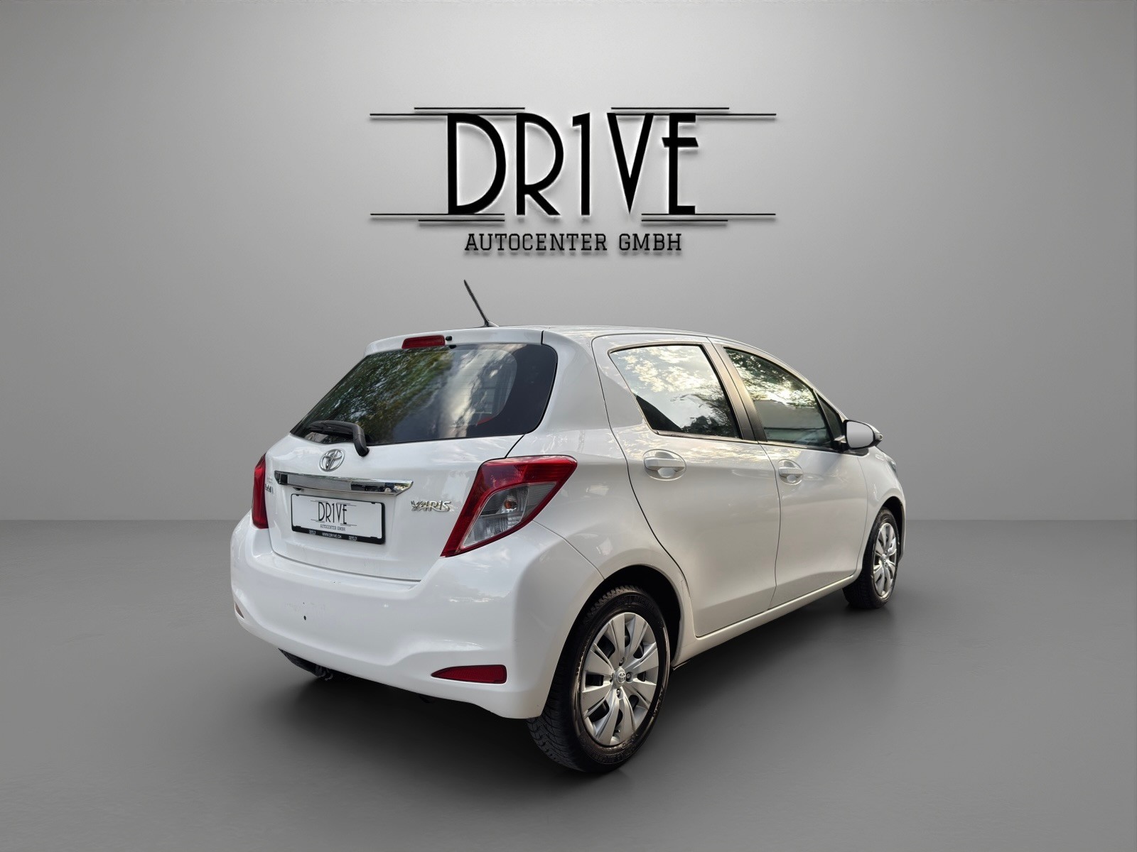 TOYOTA Yaris 1.33 Luna-image-4