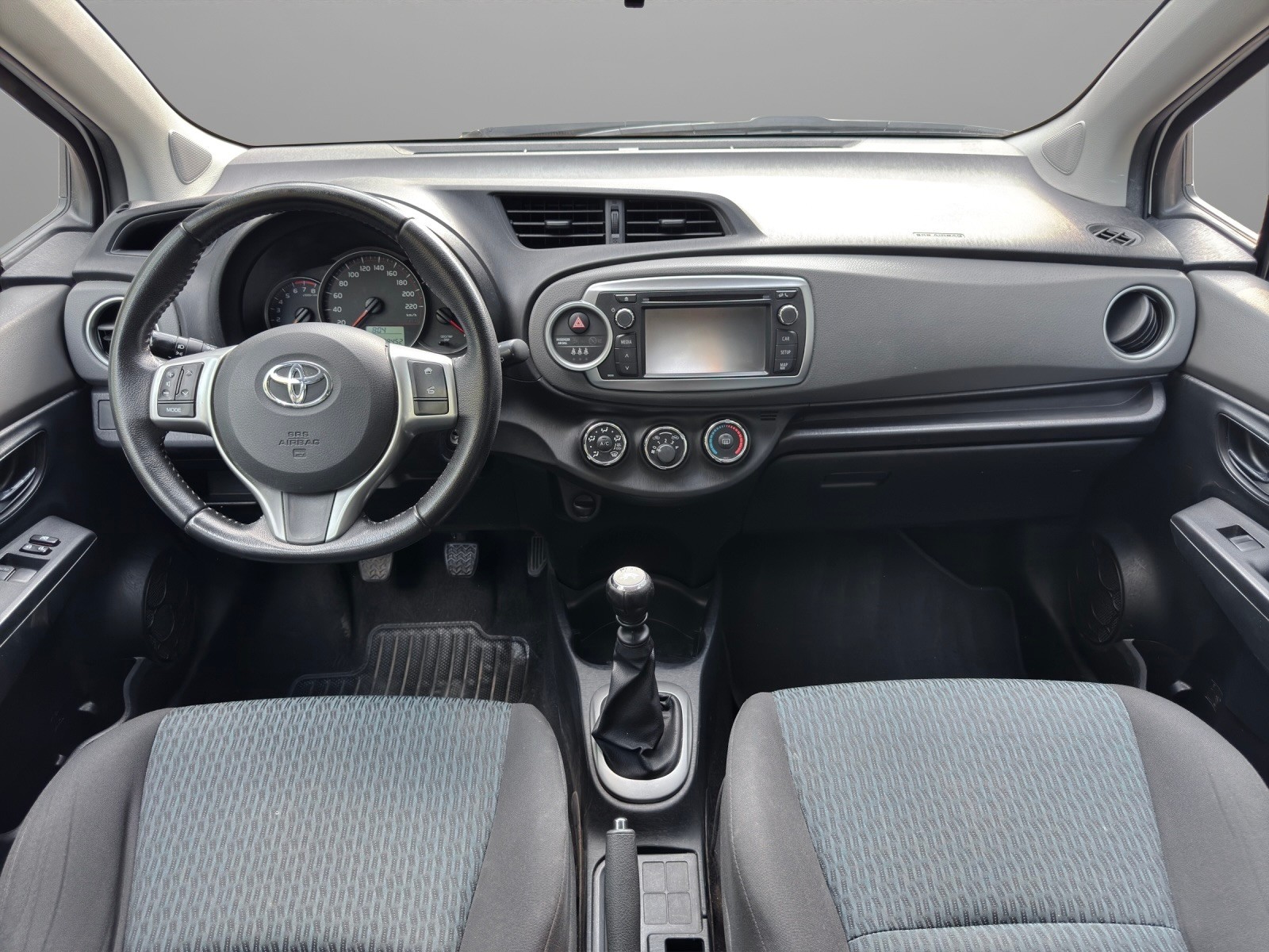 TOYOTA Yaris 1.33 Luna-image-8