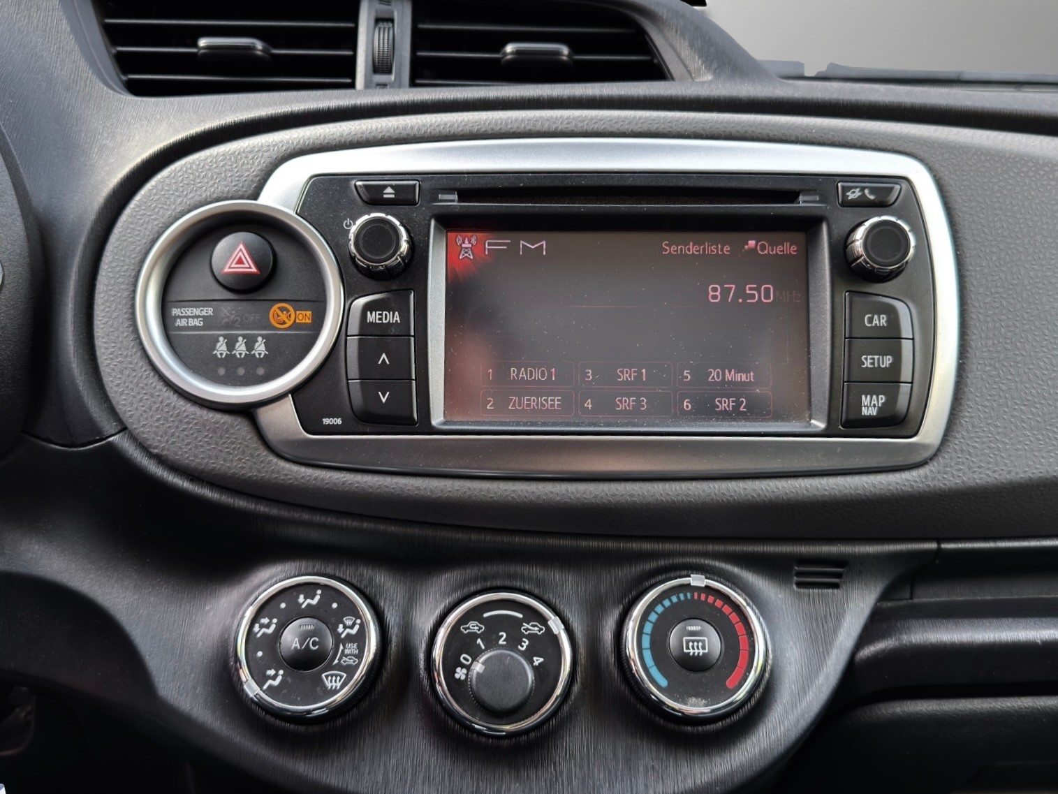 TOYOTA Yaris 1.33 Luna-image-13