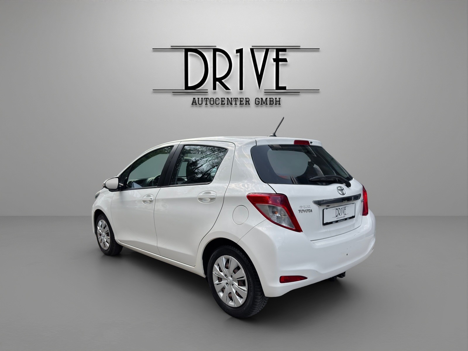 TOYOTA Yaris 1.33 Luna-image-6