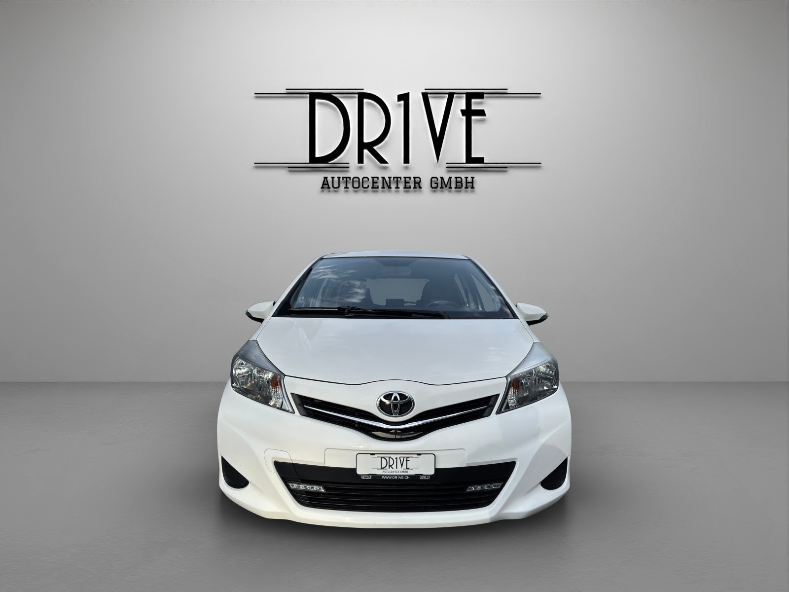 TOYOTA Yaris 1.33 Luna-image-1