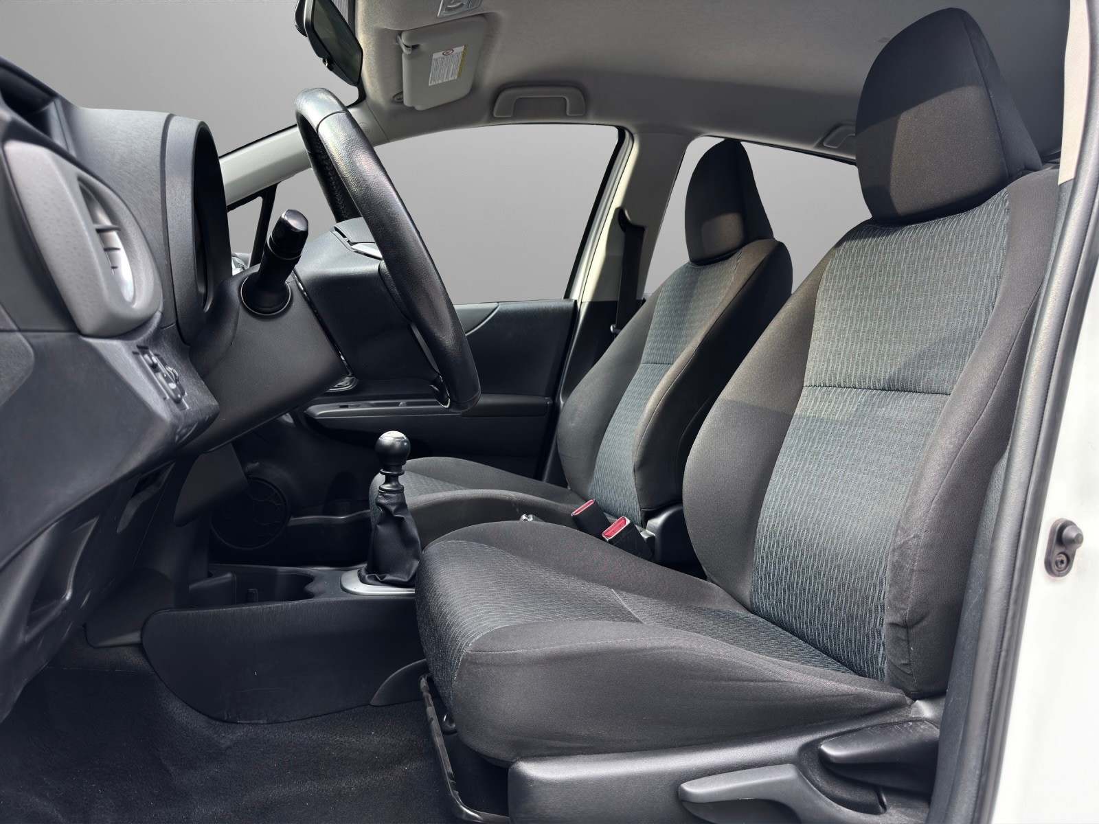 TOYOTA Yaris 1.33 Luna-image-7