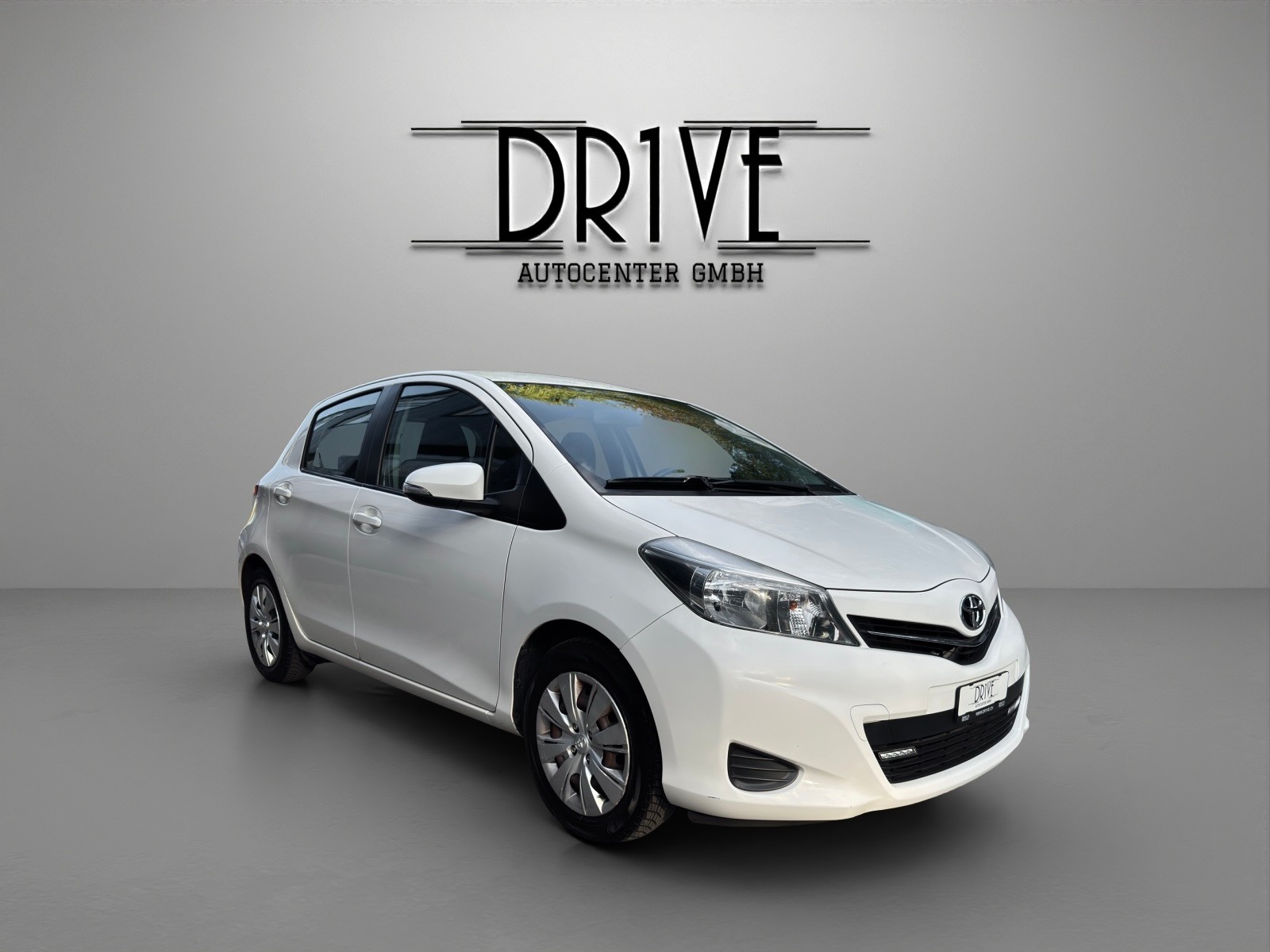 TOYOTA Yaris 1.33 Luna-image-2