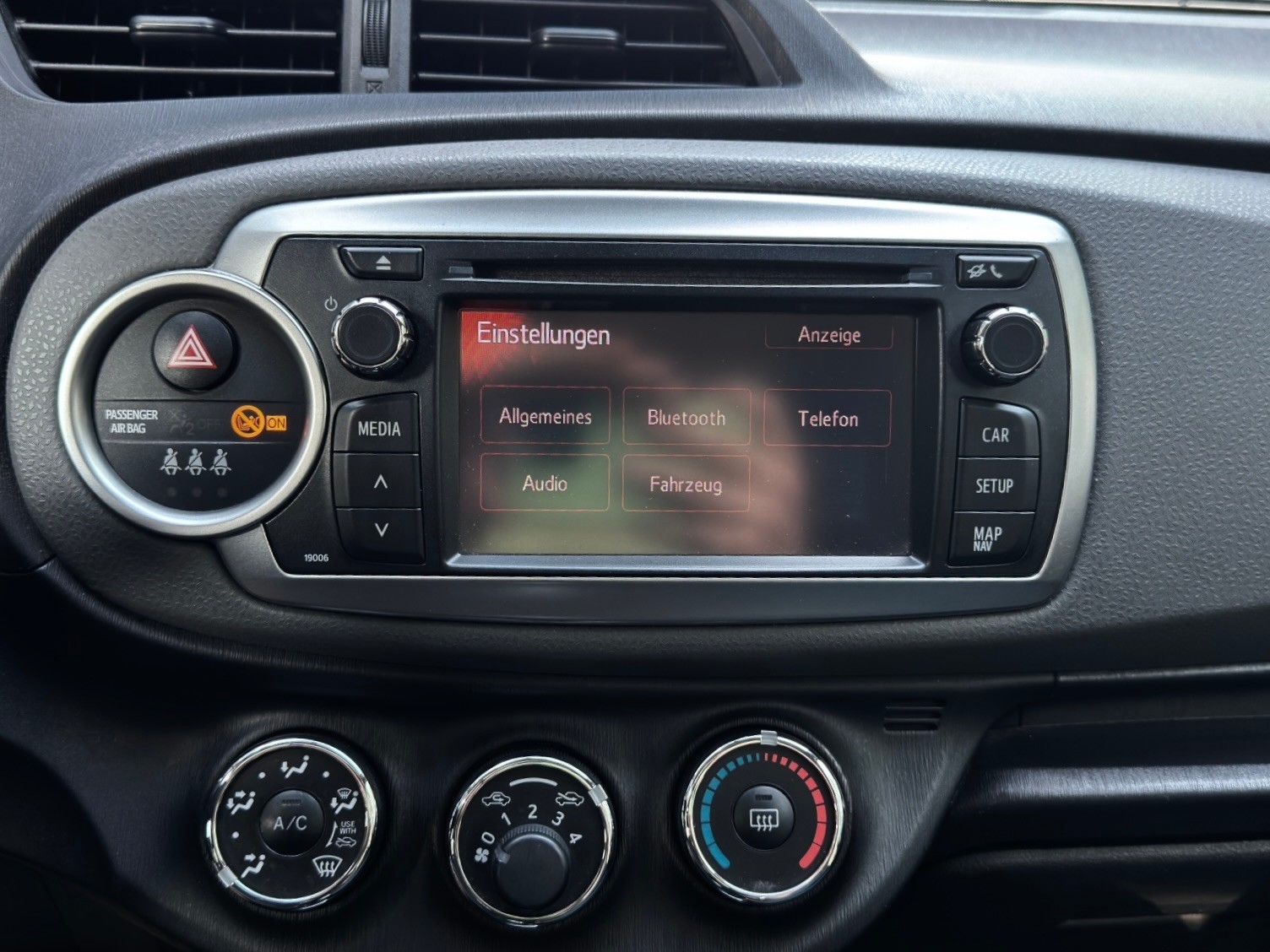 TOYOTA Yaris 1.33 Luna-image-15