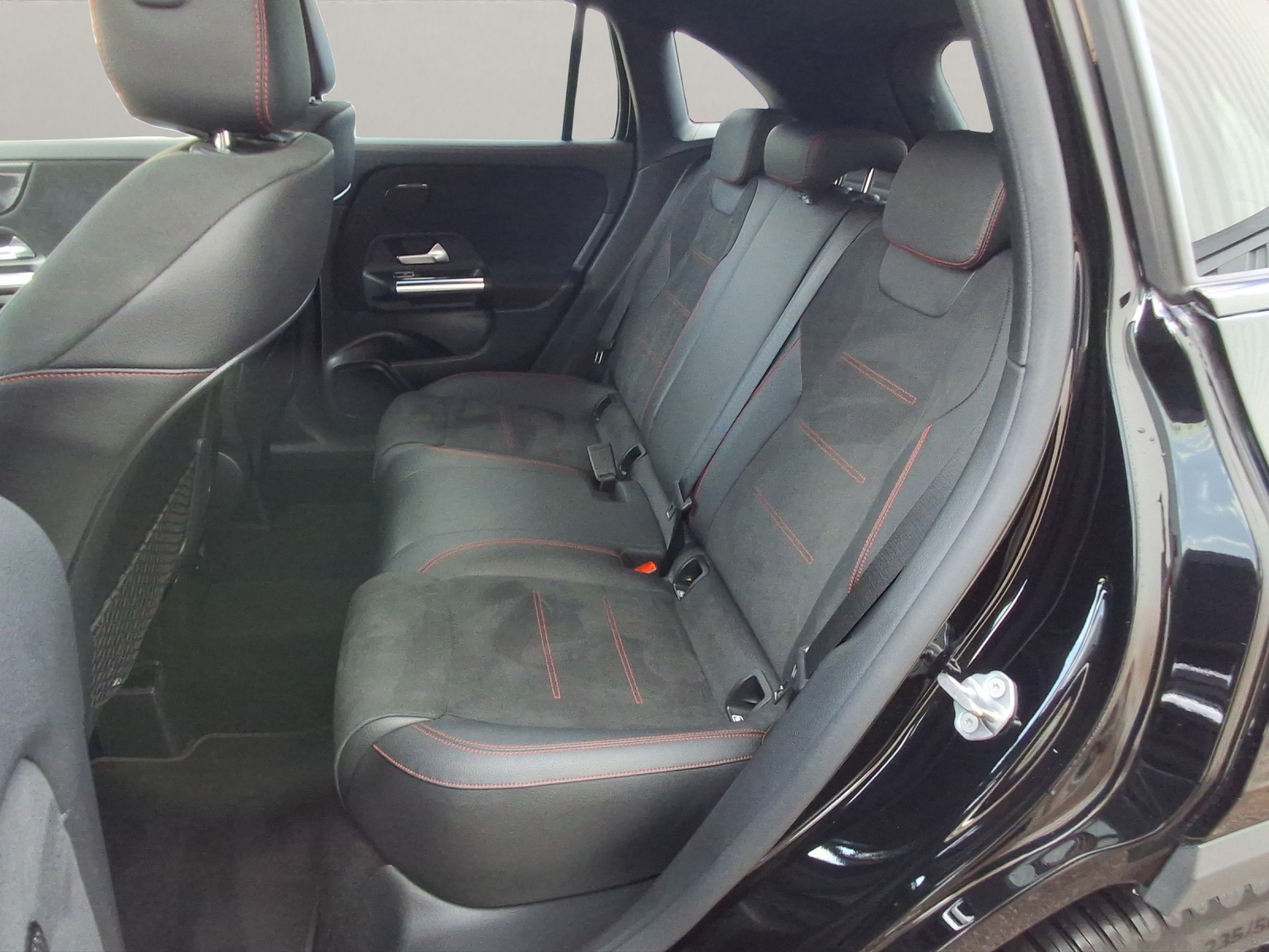 MERCEDES-BENZ Classe GLA H247 GLA 250 AMG Line 4matic-image-12