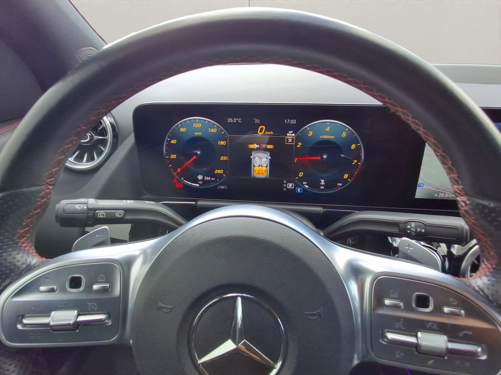 MERCEDES-BENZ Classe GLA H247 GLA 250 AMG Line 4matic-image-8