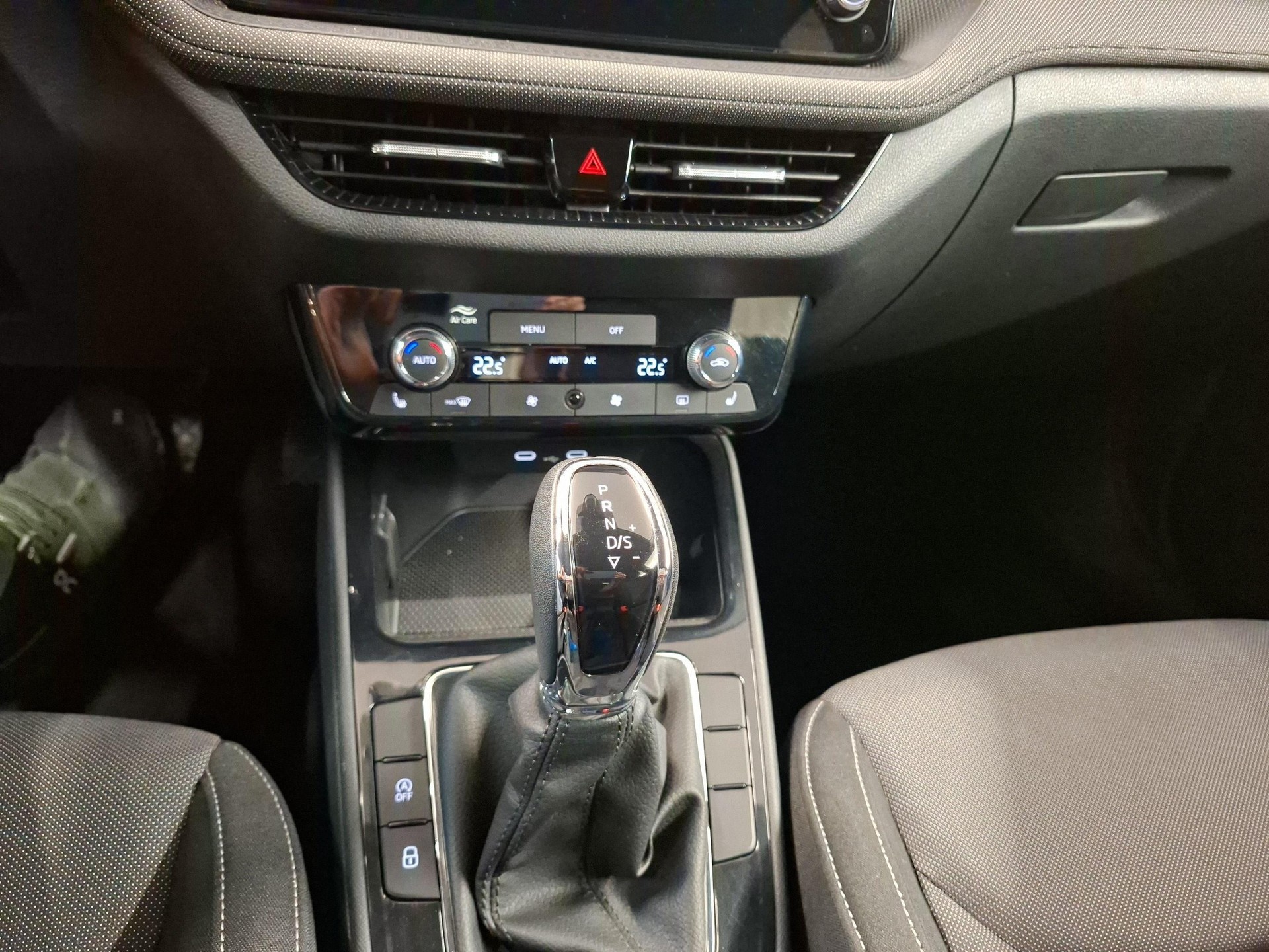 SKODA Fabia 1.5 TSI Selection DSG-image-14