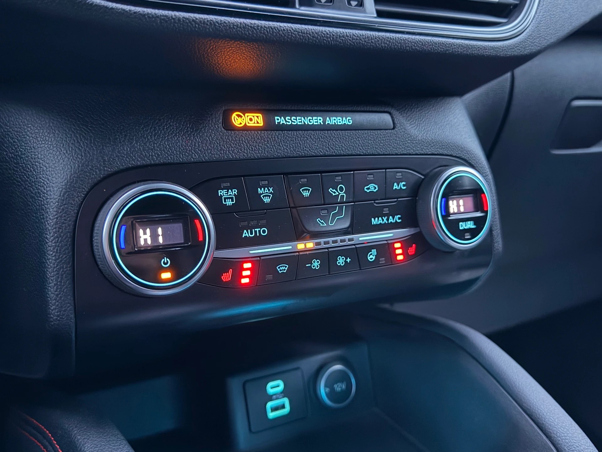 FORD Kuga 2.0 TDCi EcoBlue ST-Line 4WD Automat-image-10