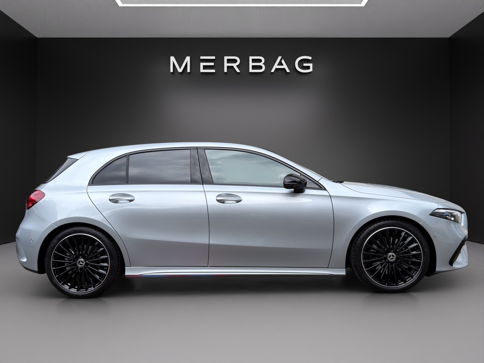 MERCEDES-BENZ A 220 4Matic 8G-DCT-image-1
