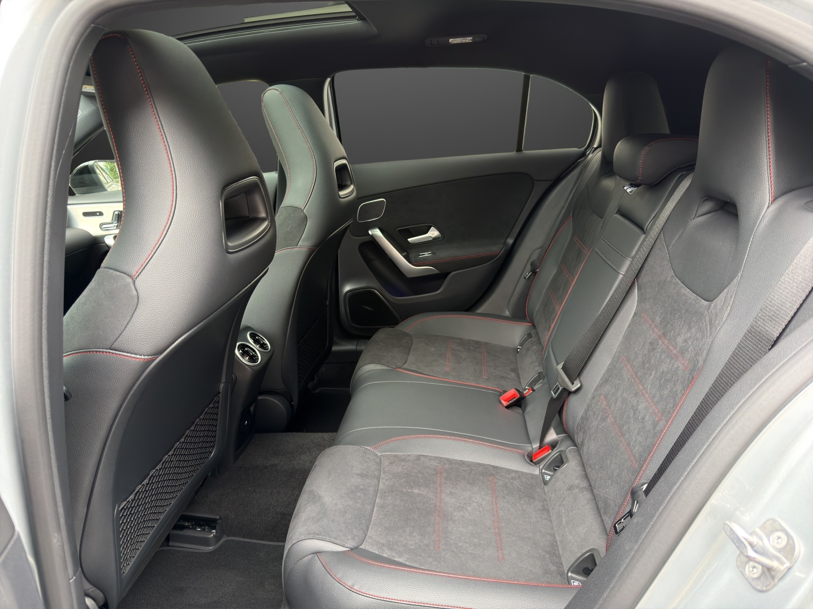 MERCEDES-BENZ A 220 4Matic 8G-DCT-image-12