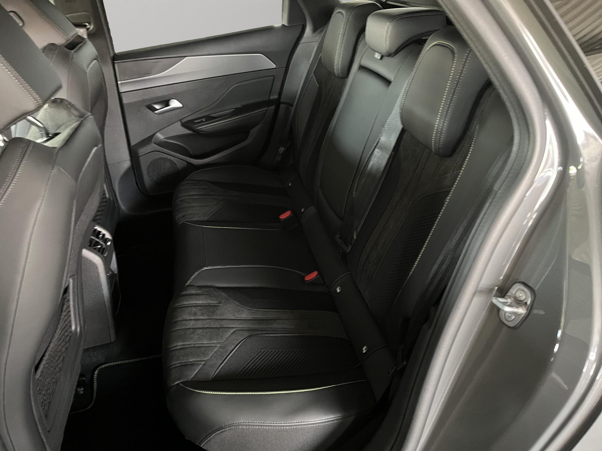 PEUGEOT 308 SW 1.2 Hybrid GT-image-8
