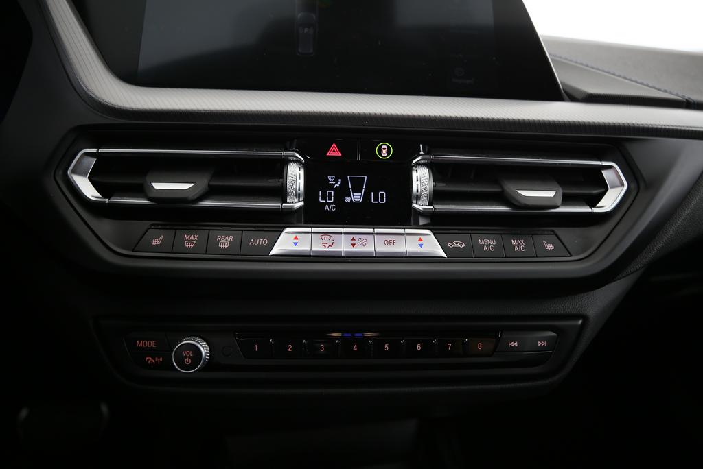 BMW 118i-image-11