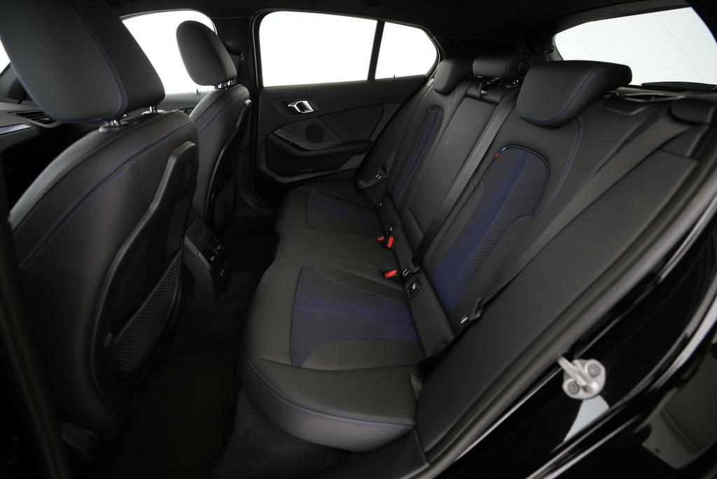 BMW 118i-image-12