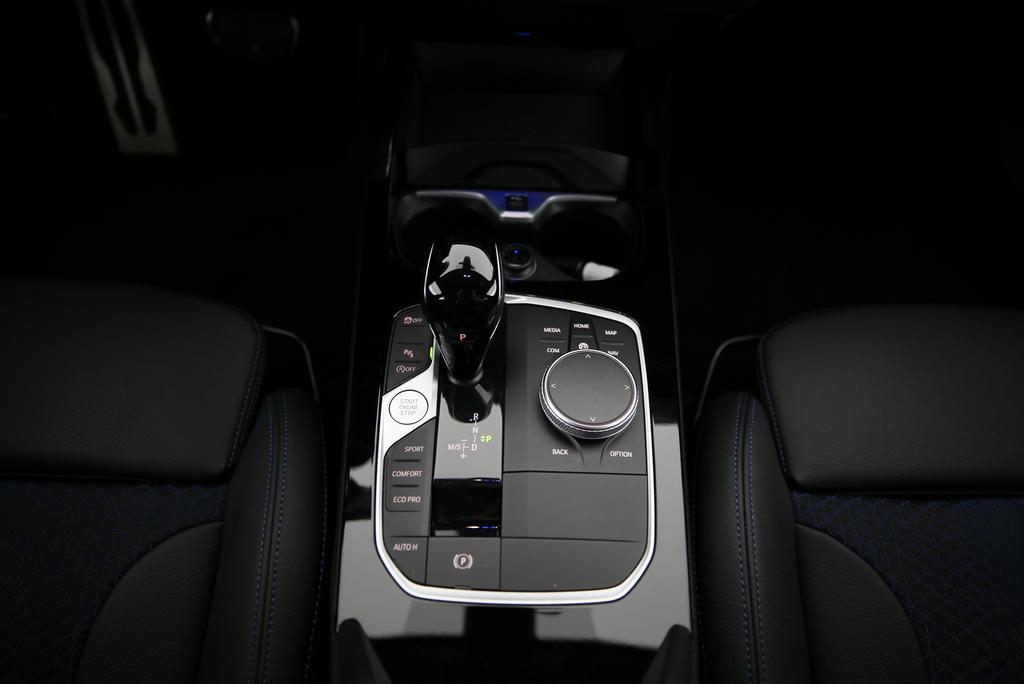 BMW 118i-image-10