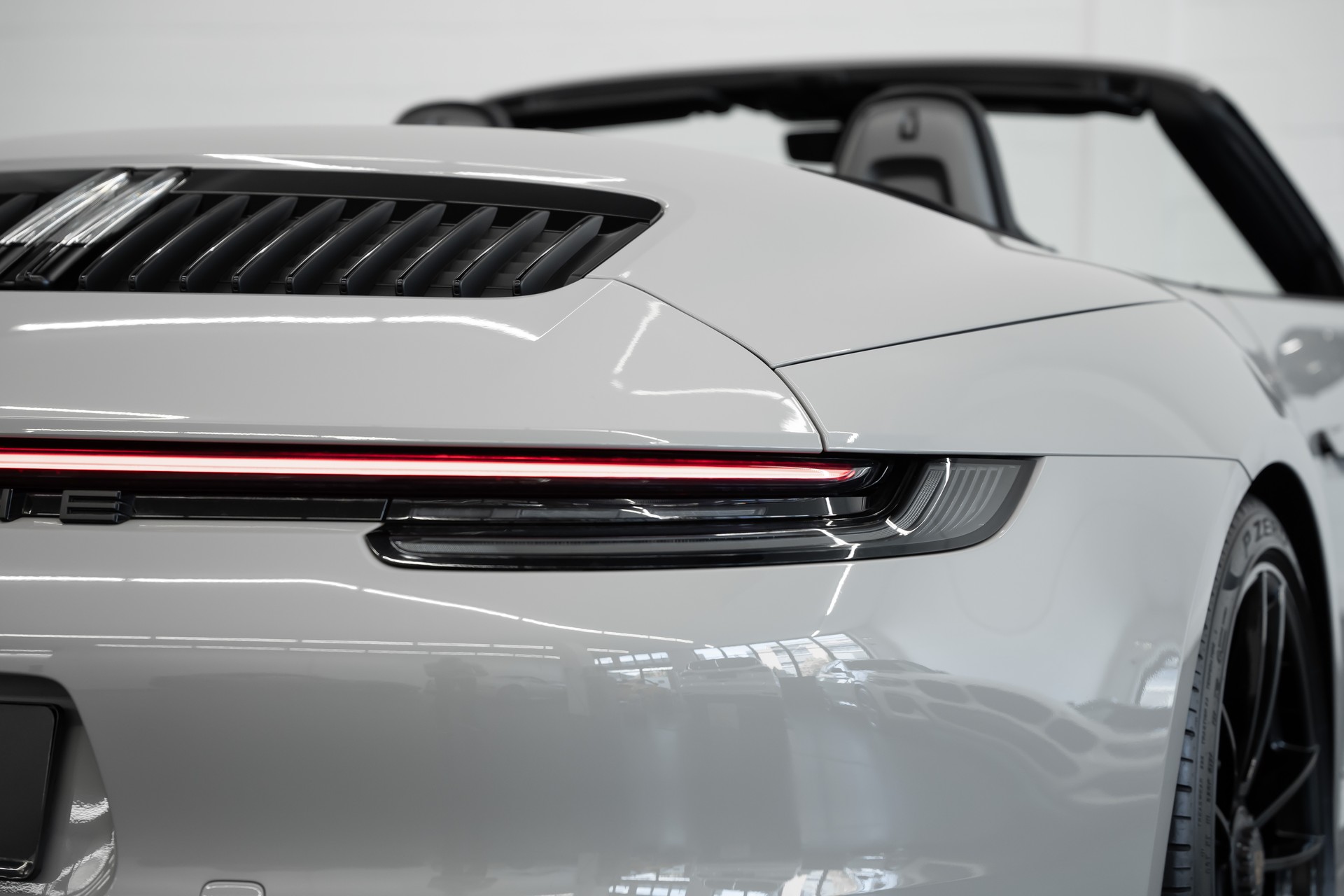 PORSCHE 911 Carrera GTS Cabriolet PDK-image-9