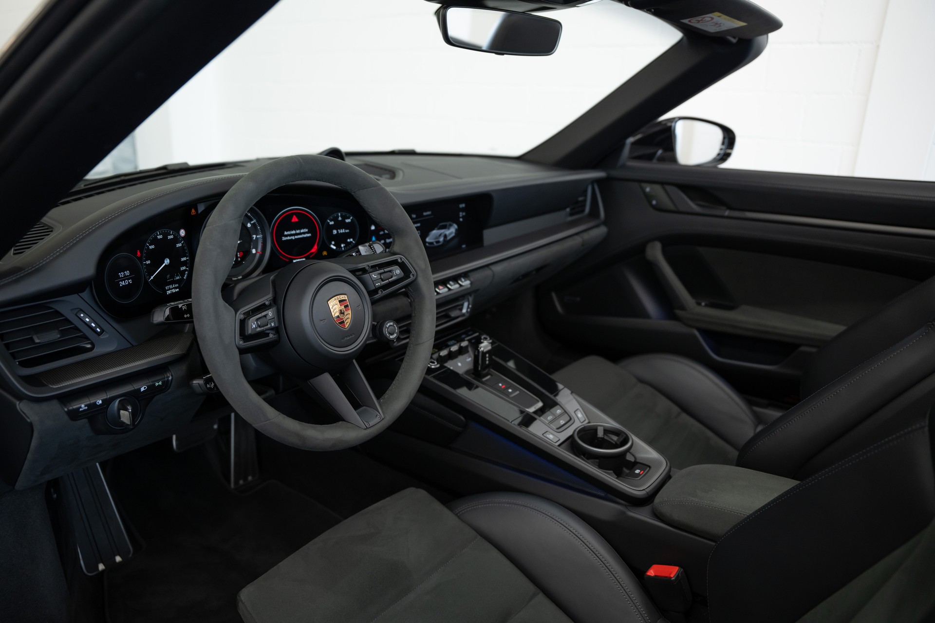 PORSCHE 911 Carrera GTS Cabriolet PDK-image-10