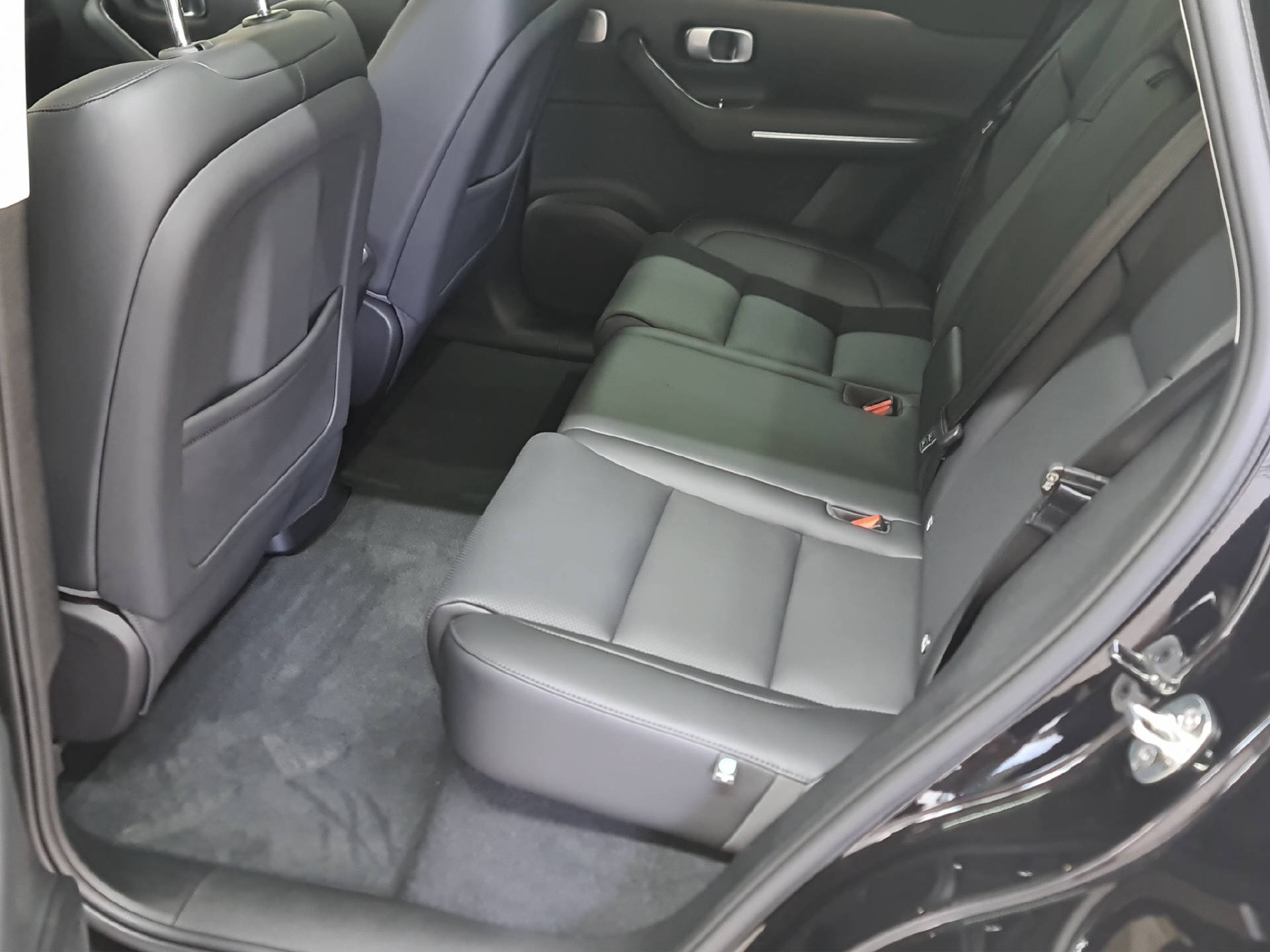 LEAPMOTOR C10 EV AWD 598 PS-image-10