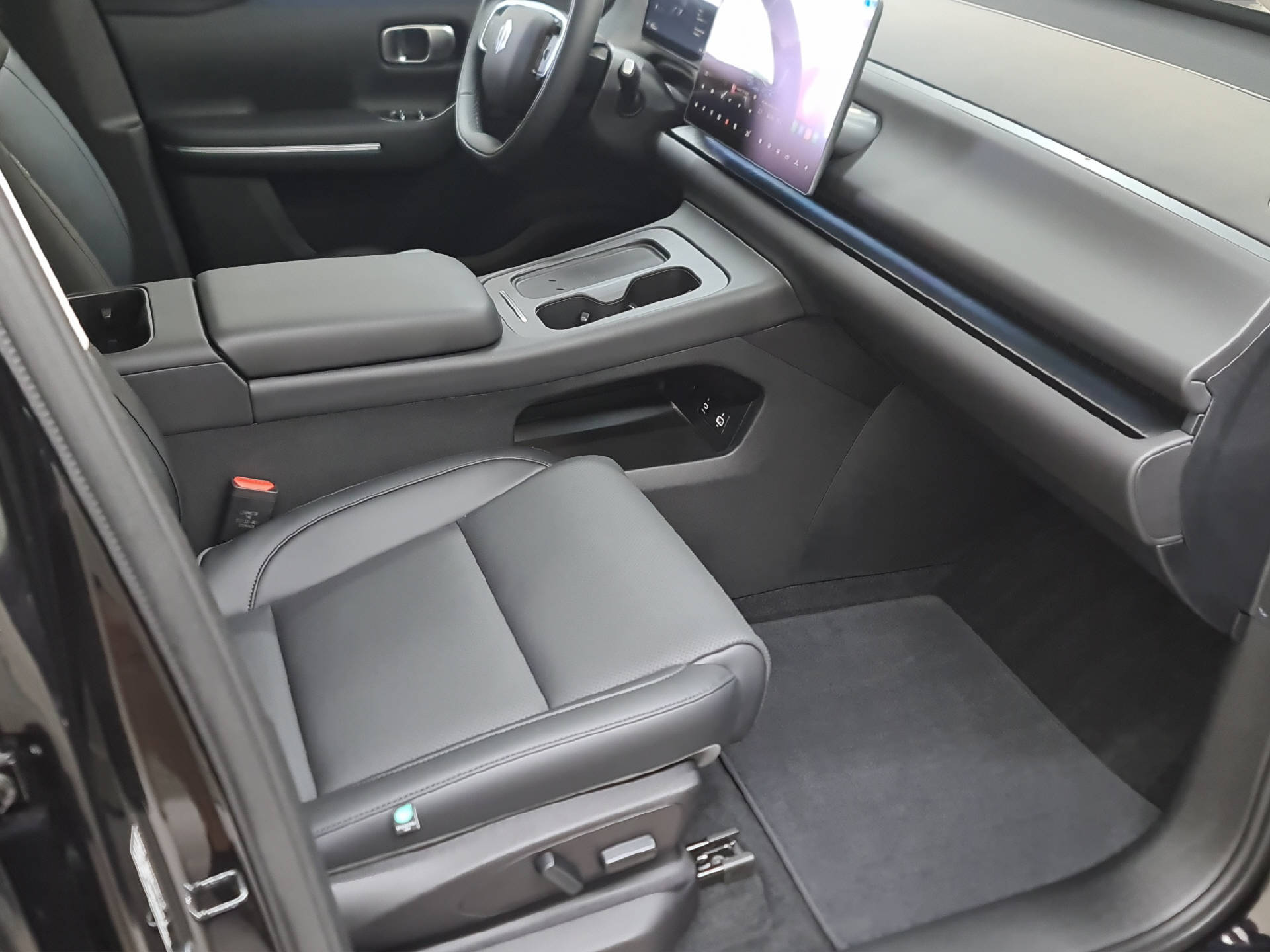 LEAPMOTOR C10 EV AWD 598 PS-image-6