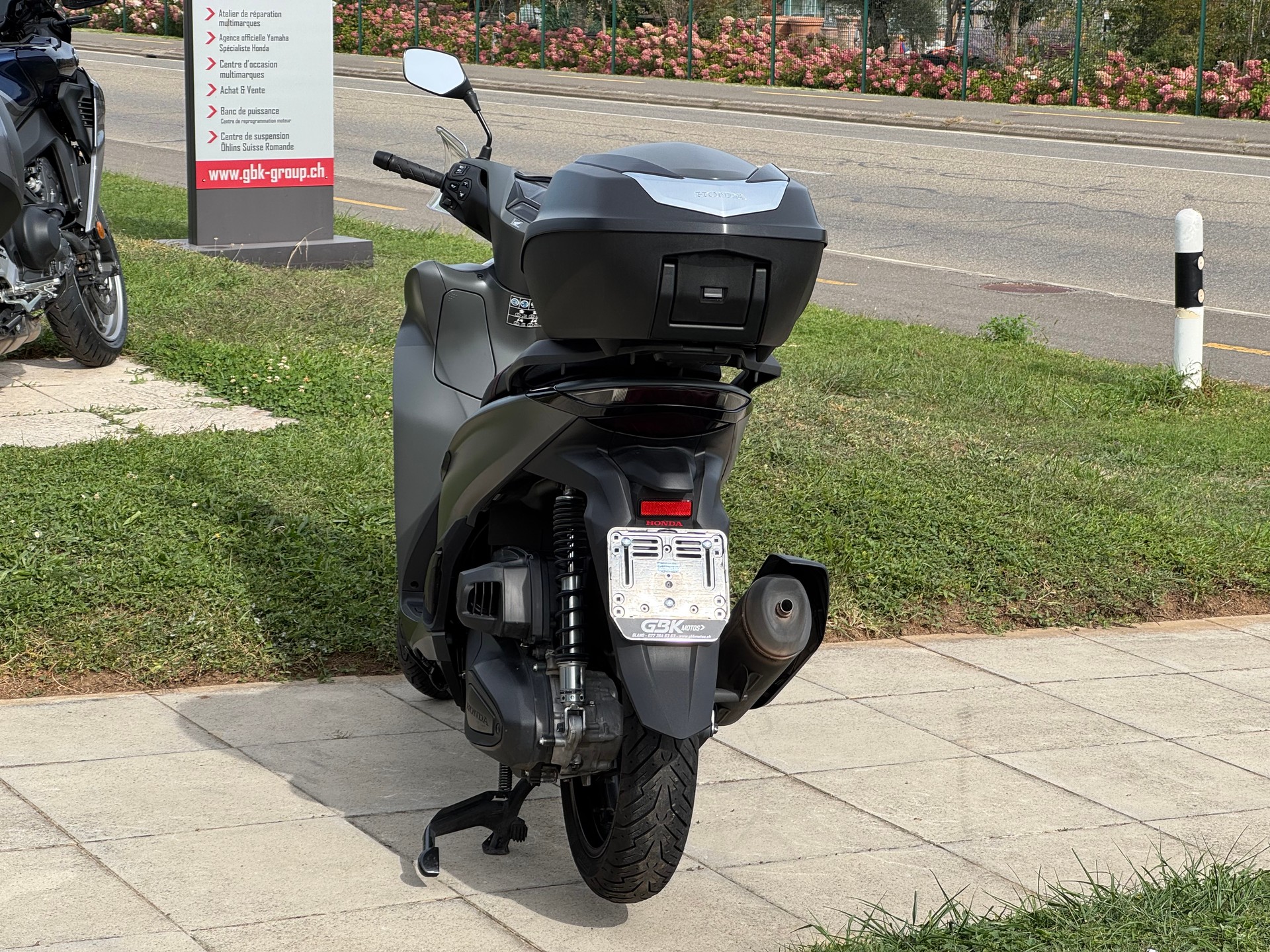HONDA SH 350 AS Sporty-showroom-element-2