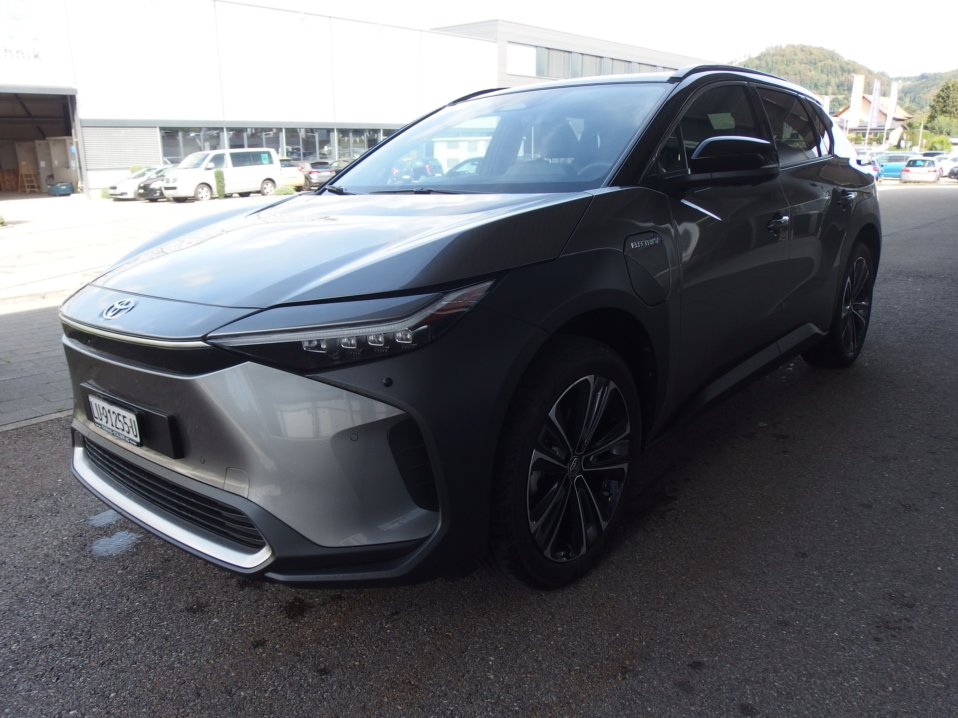 TOYOTA bZ4X Premium 71,4 kWh 4WD-image-3