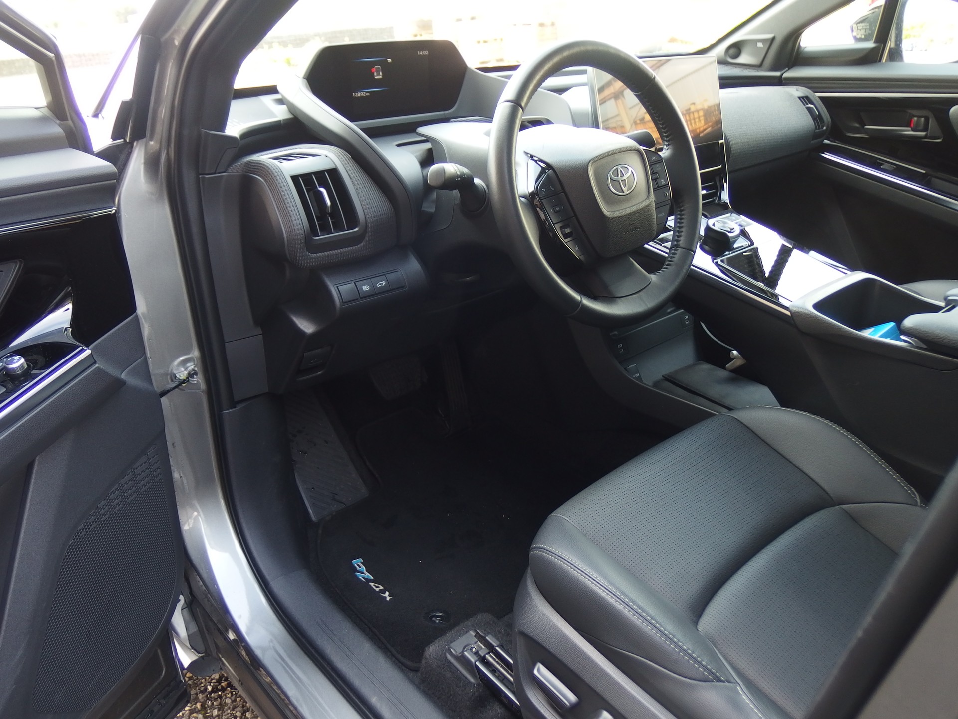 TOYOTA bZ4X Premium 71,4 kWh 4WD-image-7