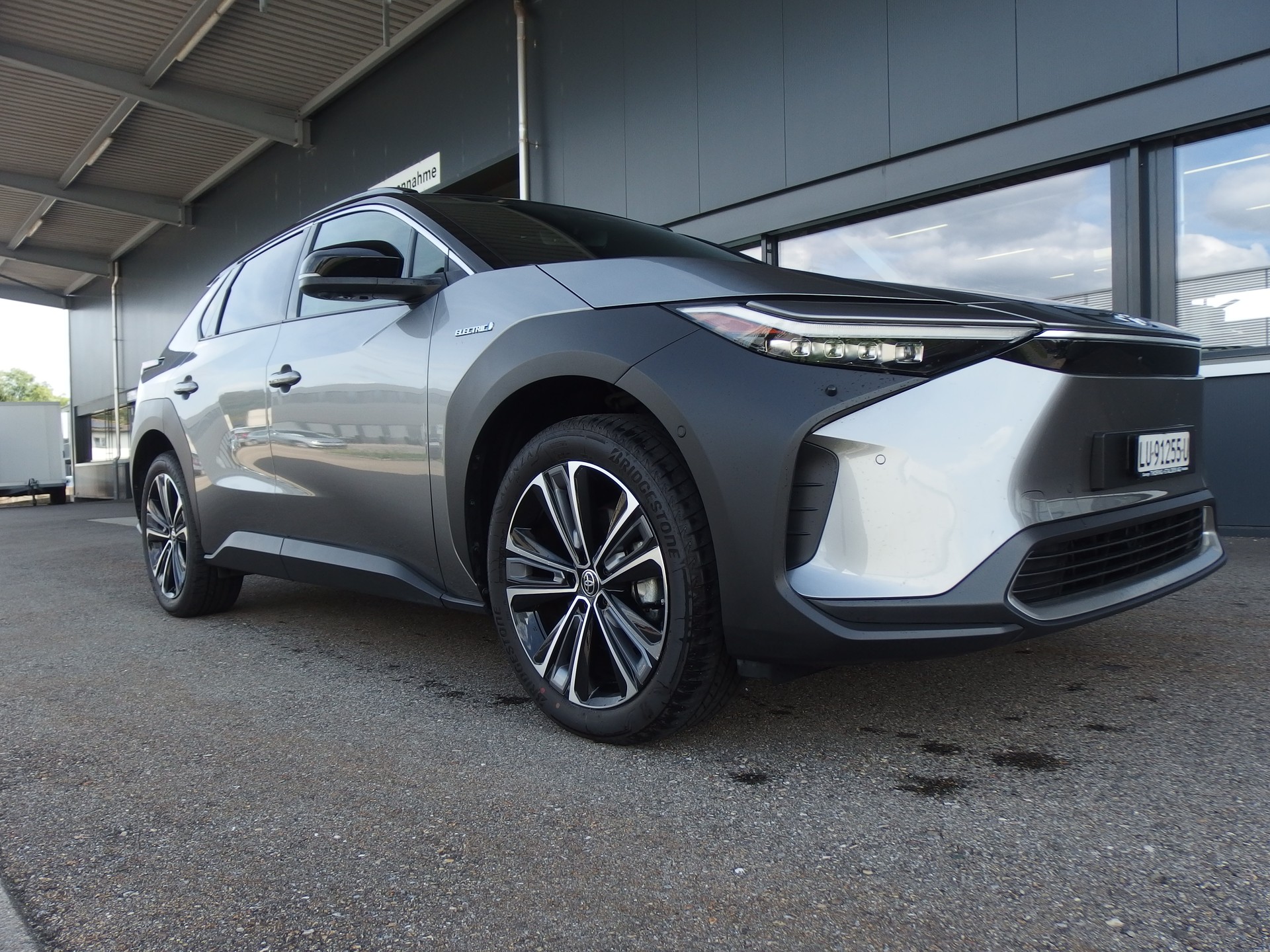TOYOTA bZ4X Premium 71,4 kWh 4WD-image-0