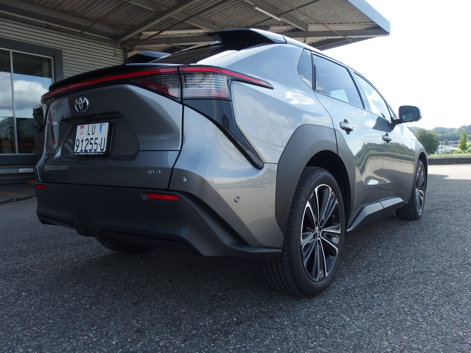 TOYOTA bZ4X Premium 71,4 kWh 4WD-image-6