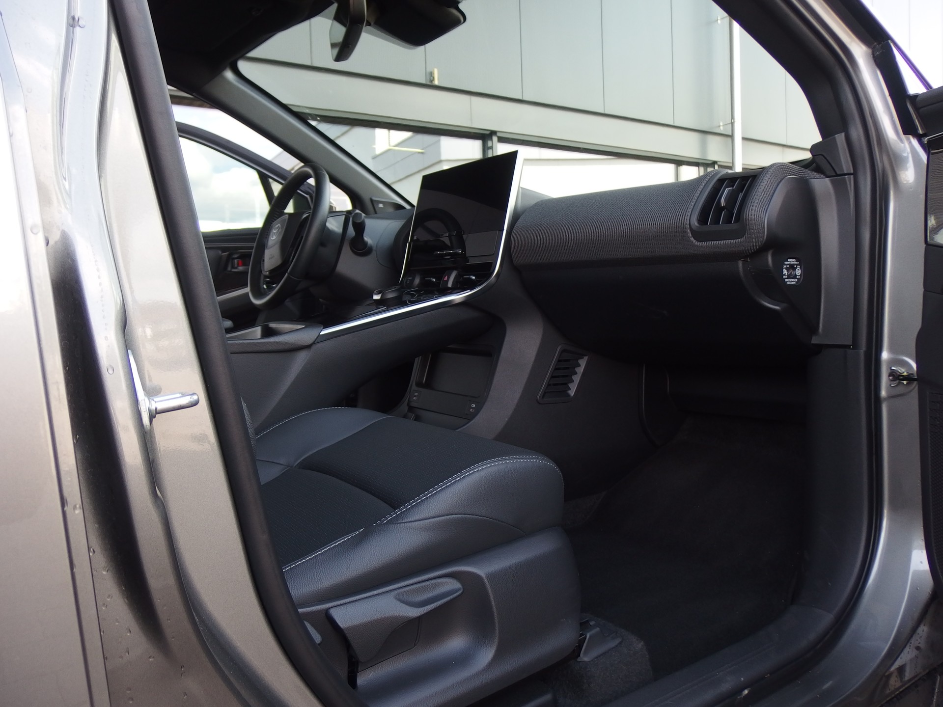 TOYOTA bZ4X Premium 71,4 kWh 4WD-image-4