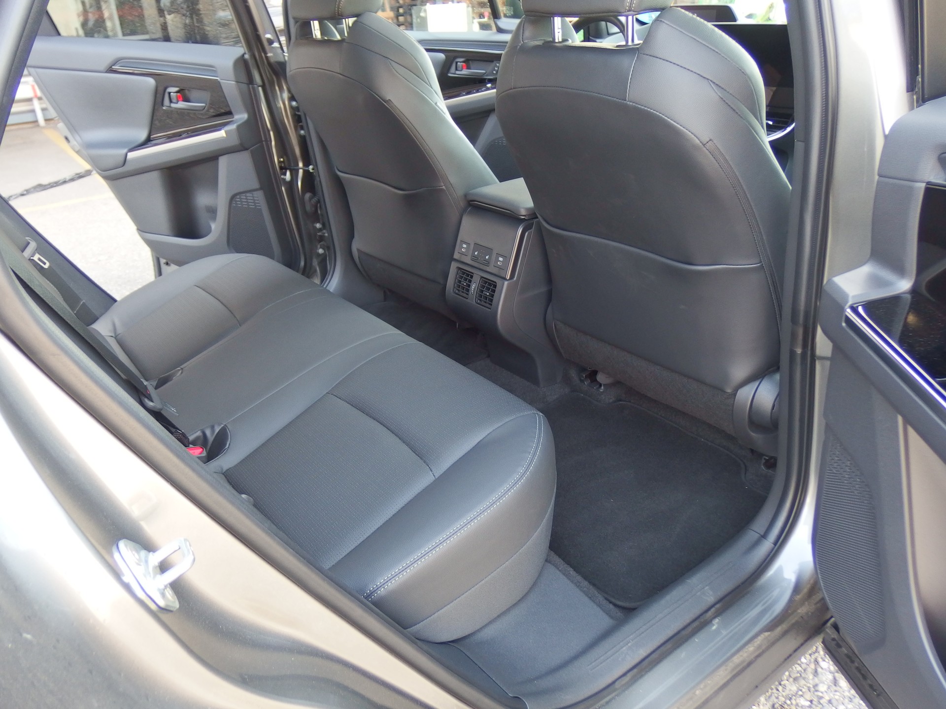 TOYOTA bZ4X Premium 71,4 kWh 4WD-image-10