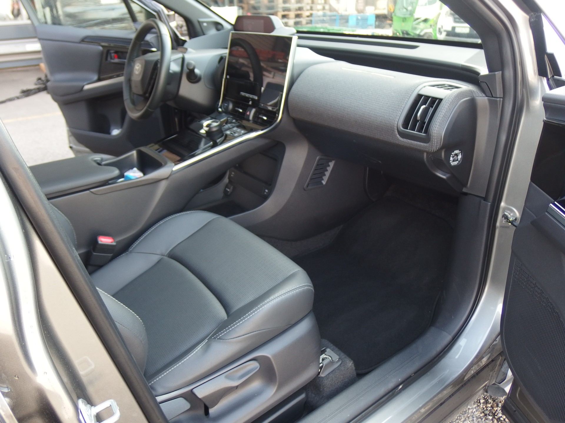 TOYOTA bZ4X Premium 71,4 kWh 4WD-image-9