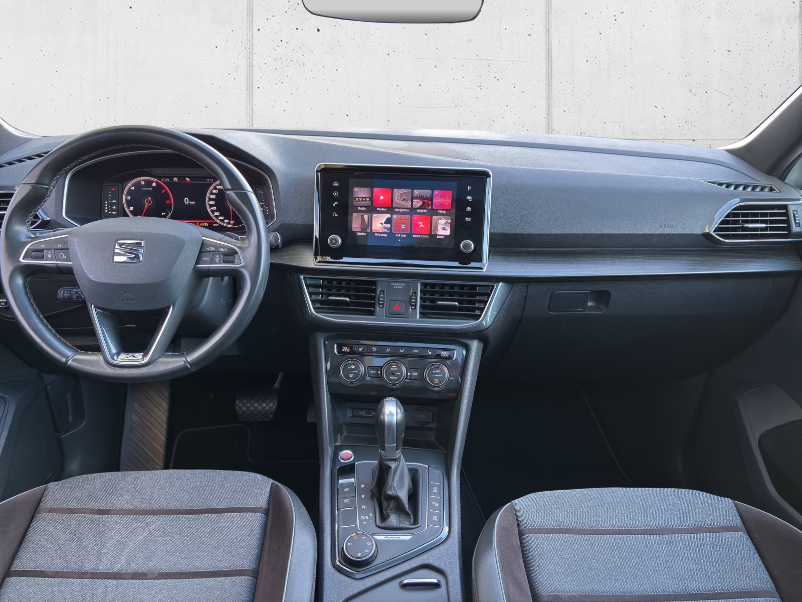 SEAT Tarraco 2.0TSI Xcellence 4Drive DSG mit 7 Sitzen, Panorama-Ausstell-/Schiebedach & Winterräder-image-11