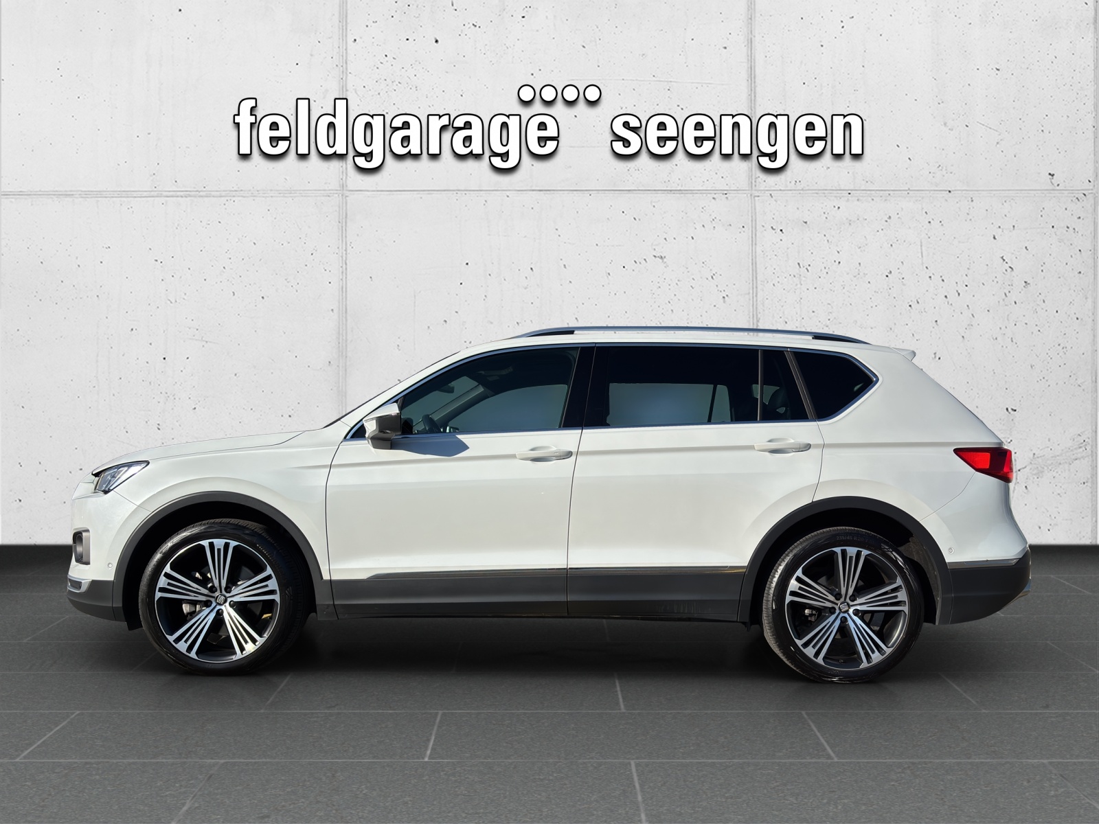 SEAT Tarraco 2.0TSI Xcellence 4Drive DSG mit 7 Sitzen, Panorama-Ausstell-/Schiebedach & Winterräder-image-1