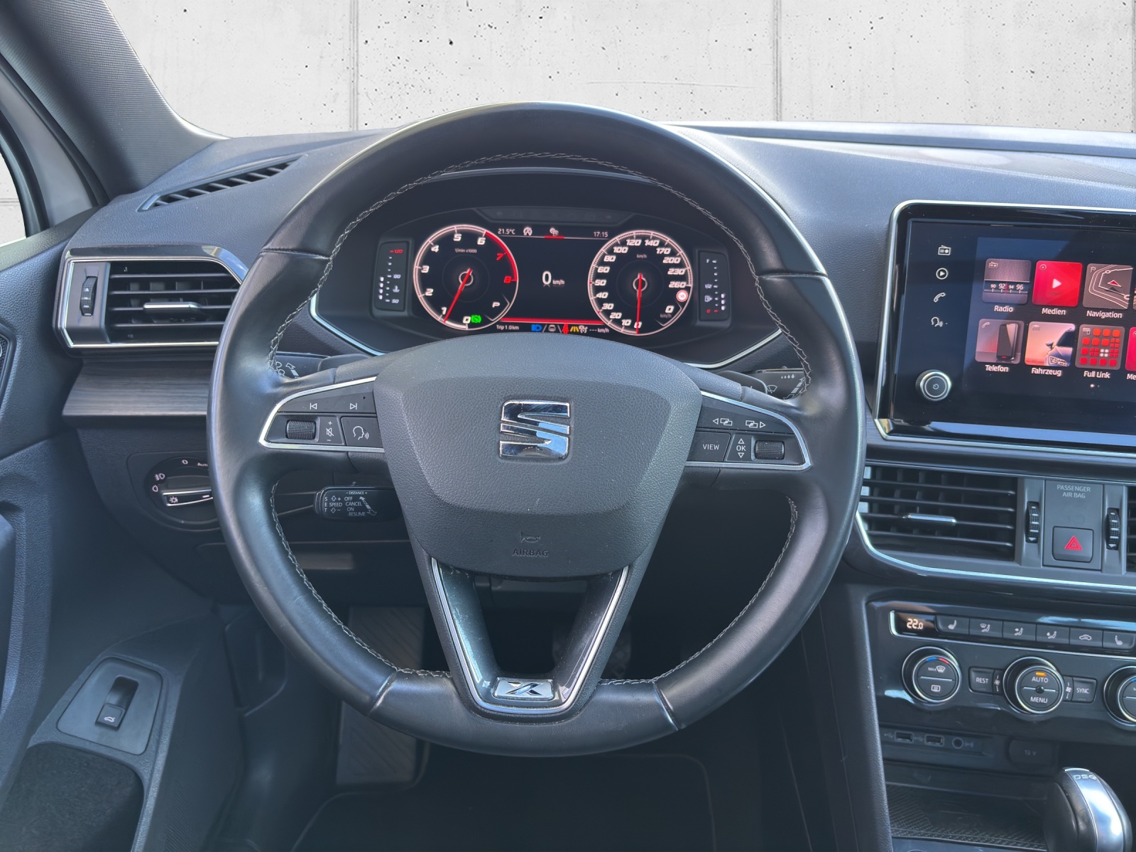 SEAT Tarraco 2.0TSI Xcellence 4Drive DSG mit 7 Sitzen, Panorama-Ausstell-/Schiebedach & Winterräder-image-12