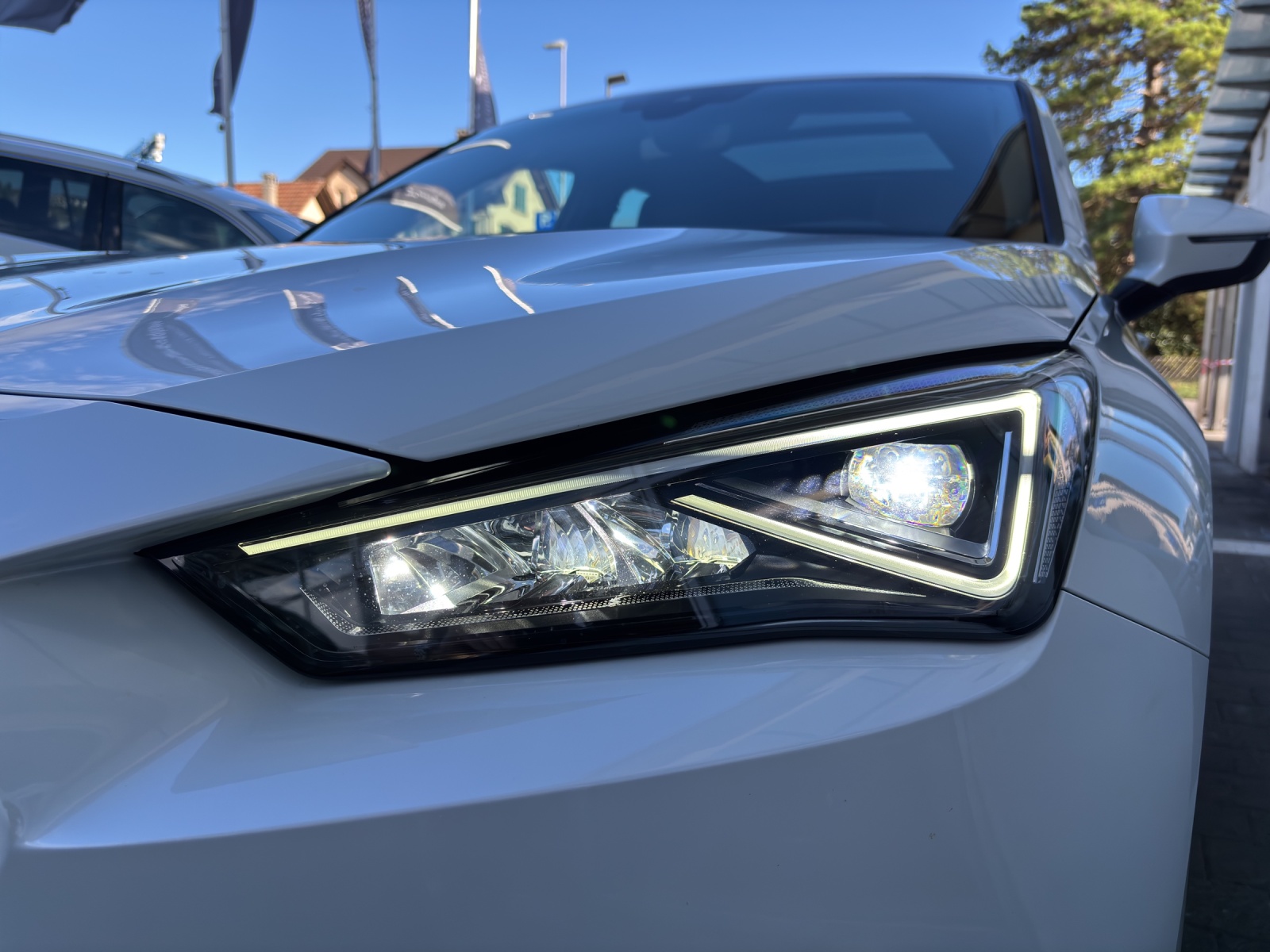 SEAT Tarraco 2.0TSI Xcellence 4Drive DSG mit 7 Sitzen, Panorama-Ausstell-/Schiebedach & Winterräder-image-9