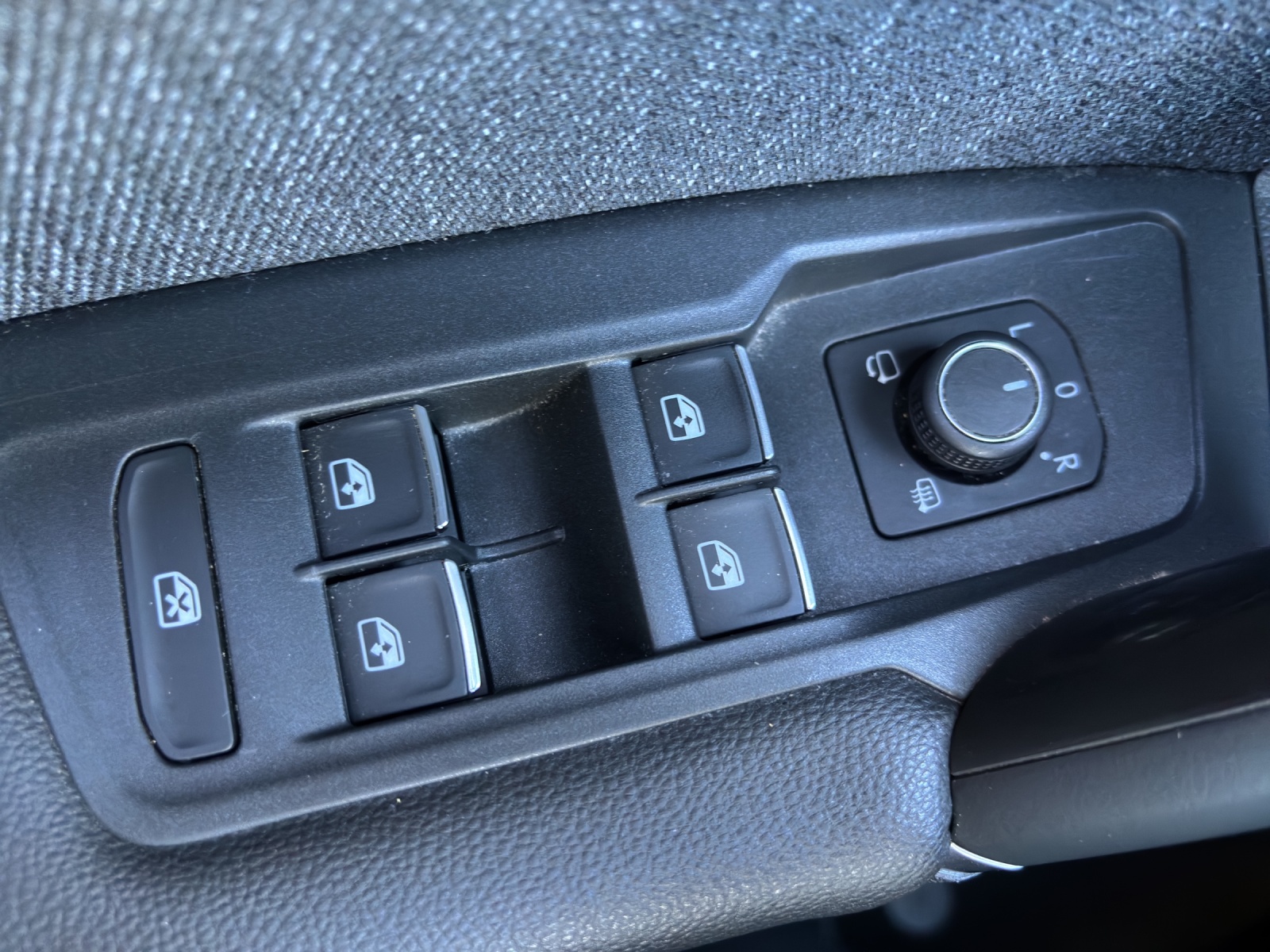 SEAT Tarraco 2.0TSI Xcellence 4Drive DSG mit 7 Sitzen, Panorama-Ausstell-/Schiebedach & Winterräder-image-31