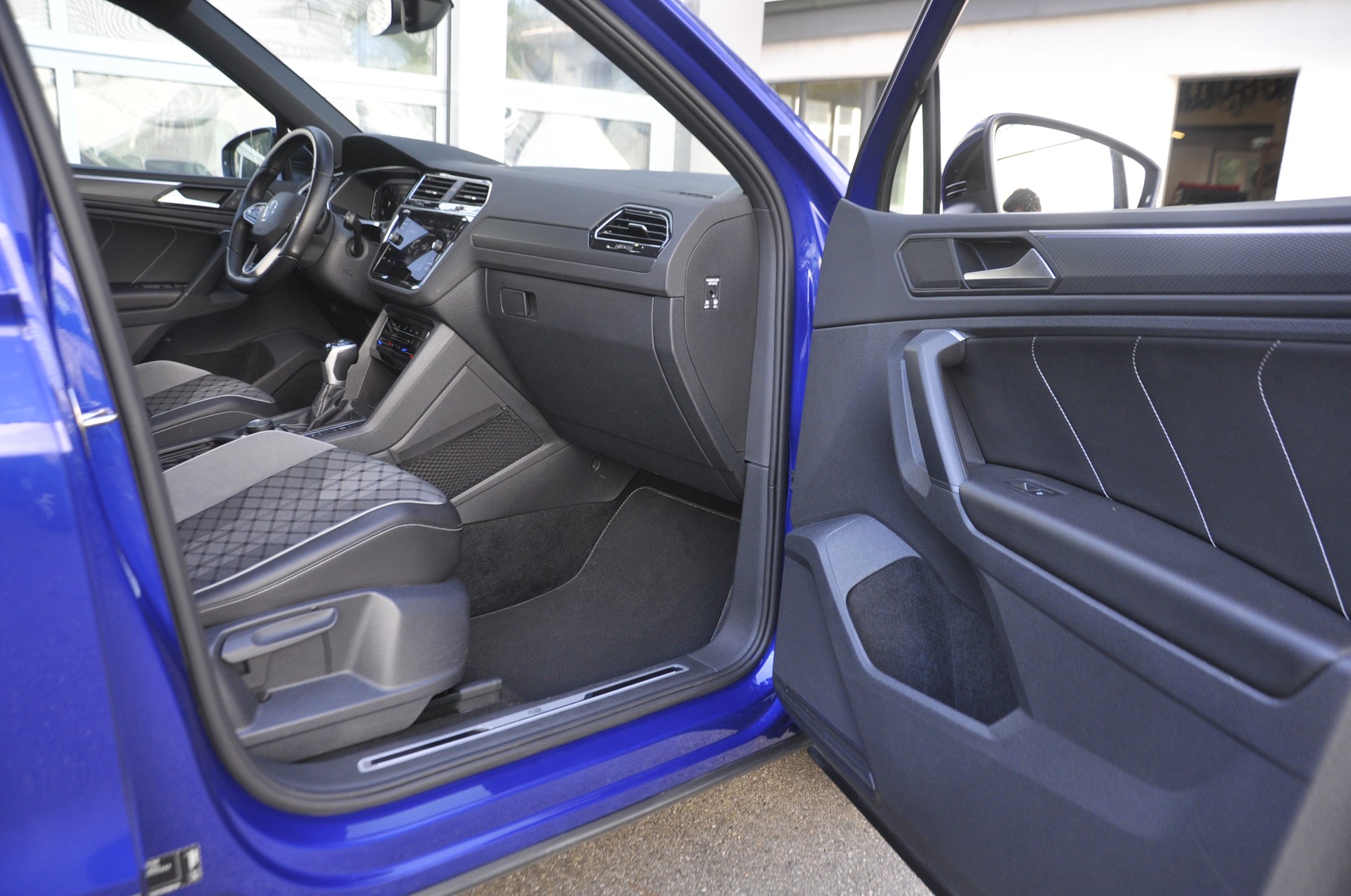 VW Tiguan 2.0 TDI SCR R-Line 4Motion DSG-image-6