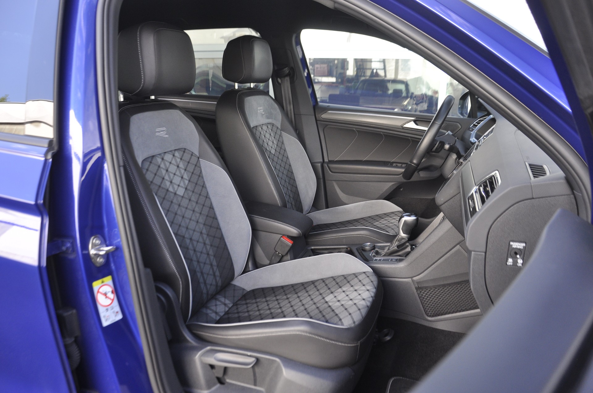 VW Tiguan 2.0 TDI SCR R-Line 4Motion DSG-image-7