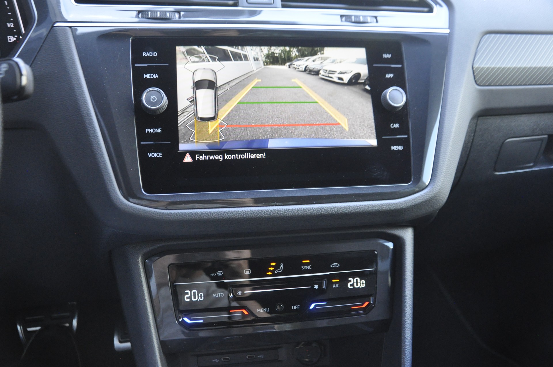VW Tiguan 2.0 TDI SCR R-Line 4Motion DSG-image-10