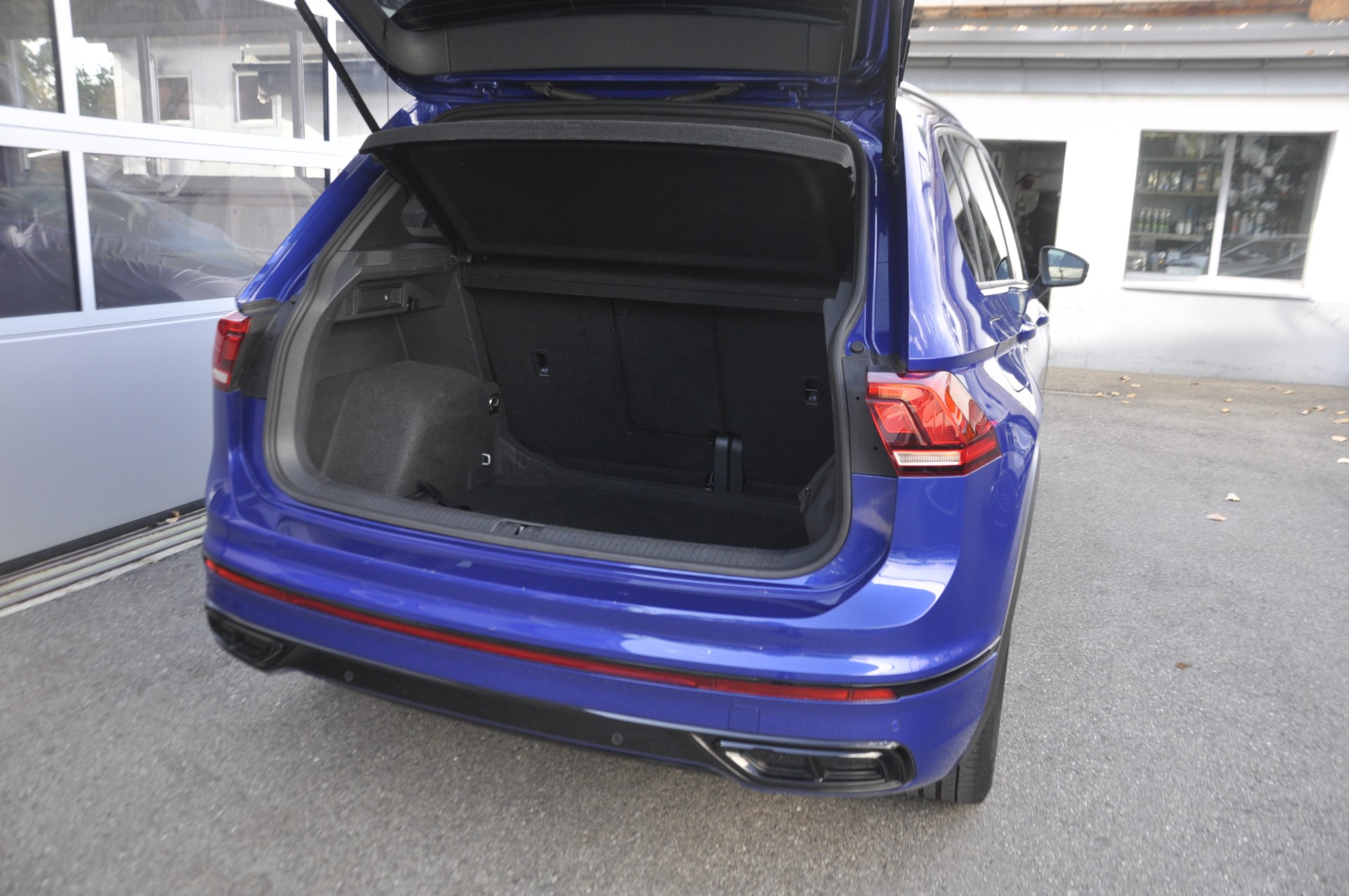 VW Tiguan 2.0 TDI SCR R-Line 4Motion DSG-image-14