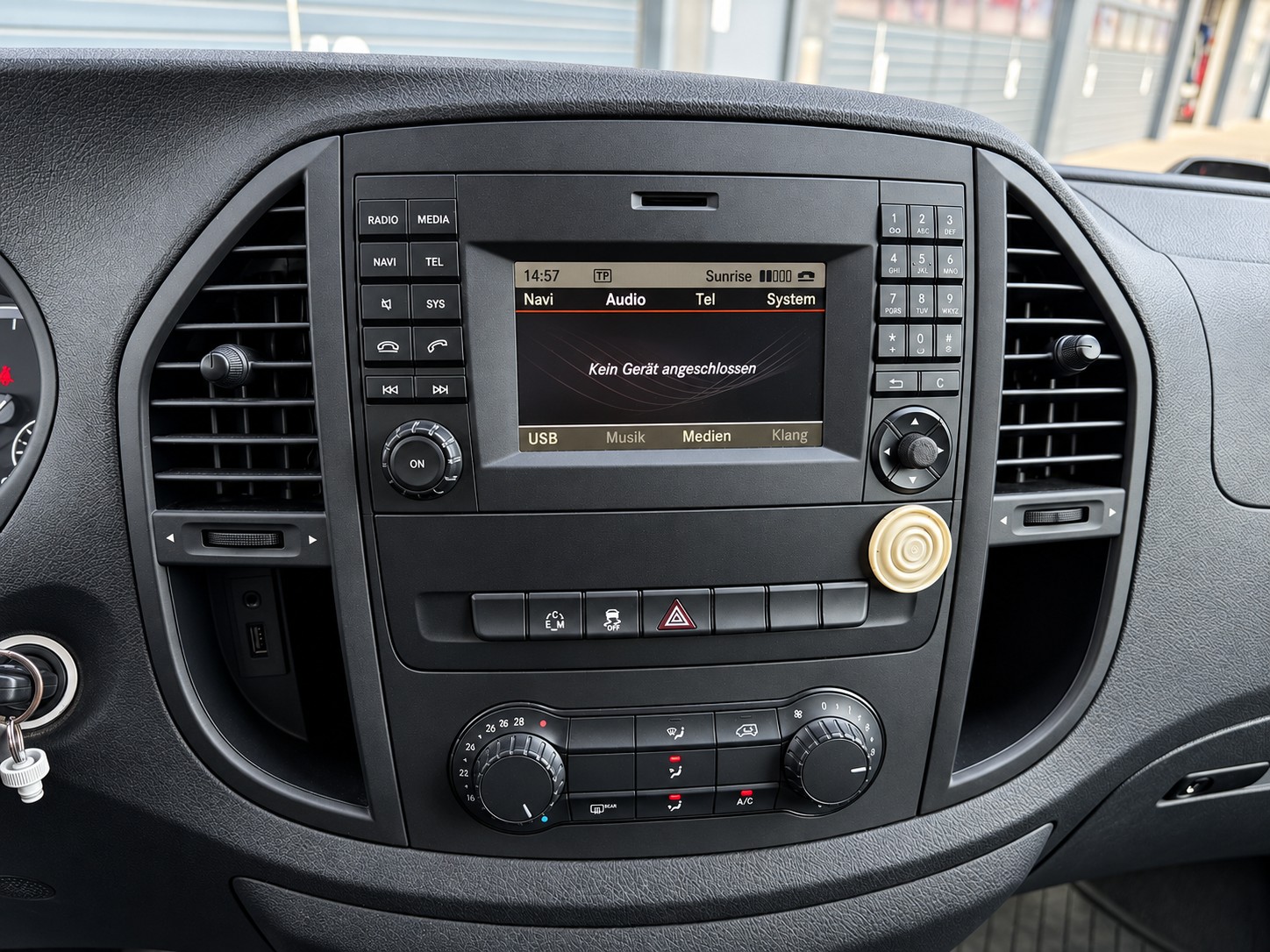 MERCEDES-BENZ Vito 114 L | Frisch ab MFK | Frisch ab Service | Navi | Rückfahrkamera | Klima-image-13