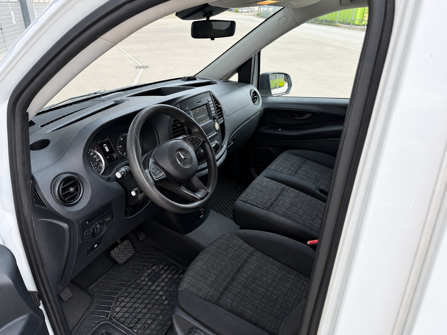 MERCEDES-BENZ Vito 114 L | Frisch ab MFK | Frisch ab Service | Navi | Rückfahrkamera | Klima-image-15