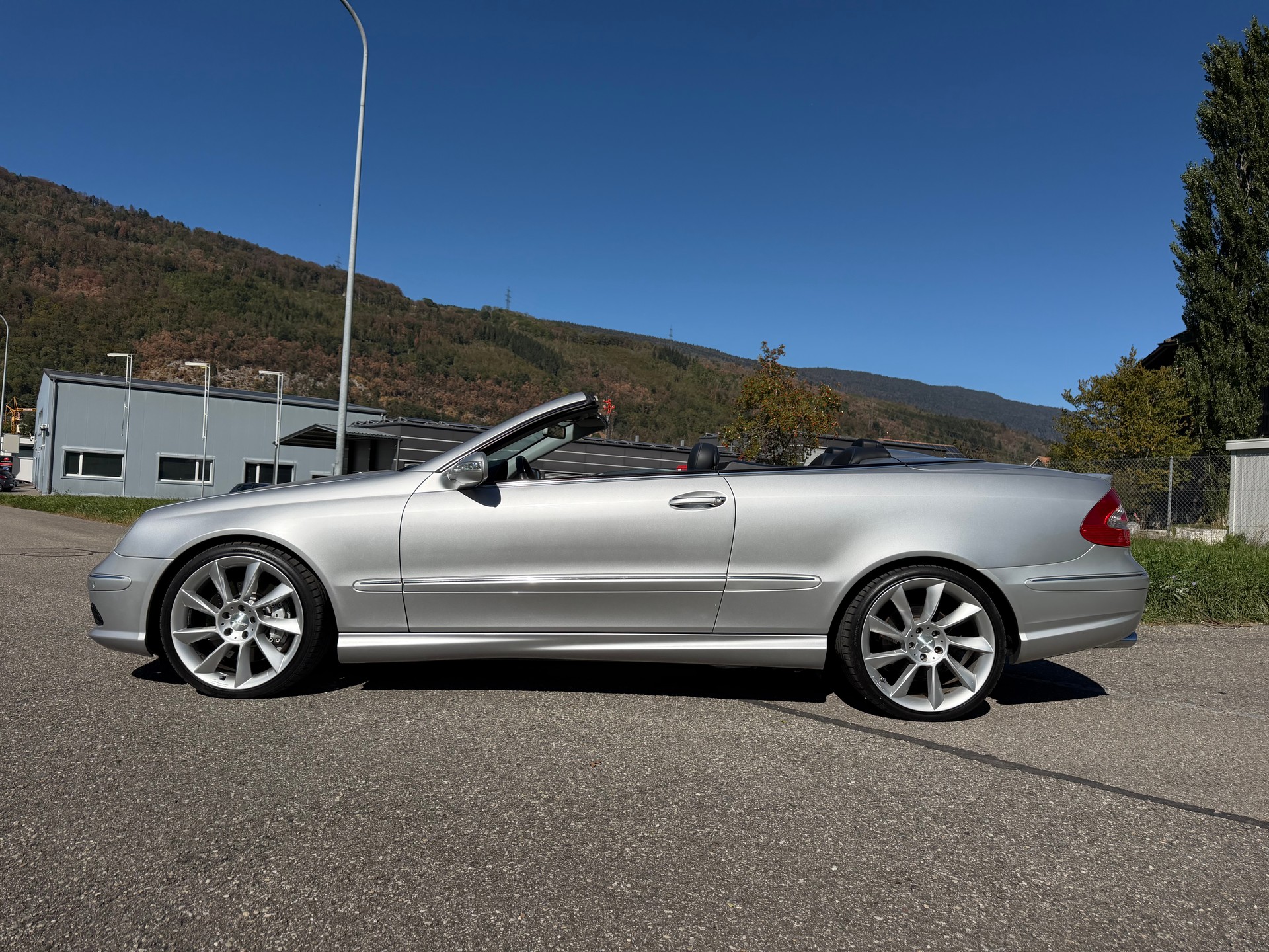 MERCEDES-BENZ CABRIO "CLK 55 AMG" AVANTGARDE AUTOMAT. TOP ZUSTAND !! KULT FAHRZEUG. AB MFK VOLL OPTIONEN !! LORINSER RÄDER.-image-2