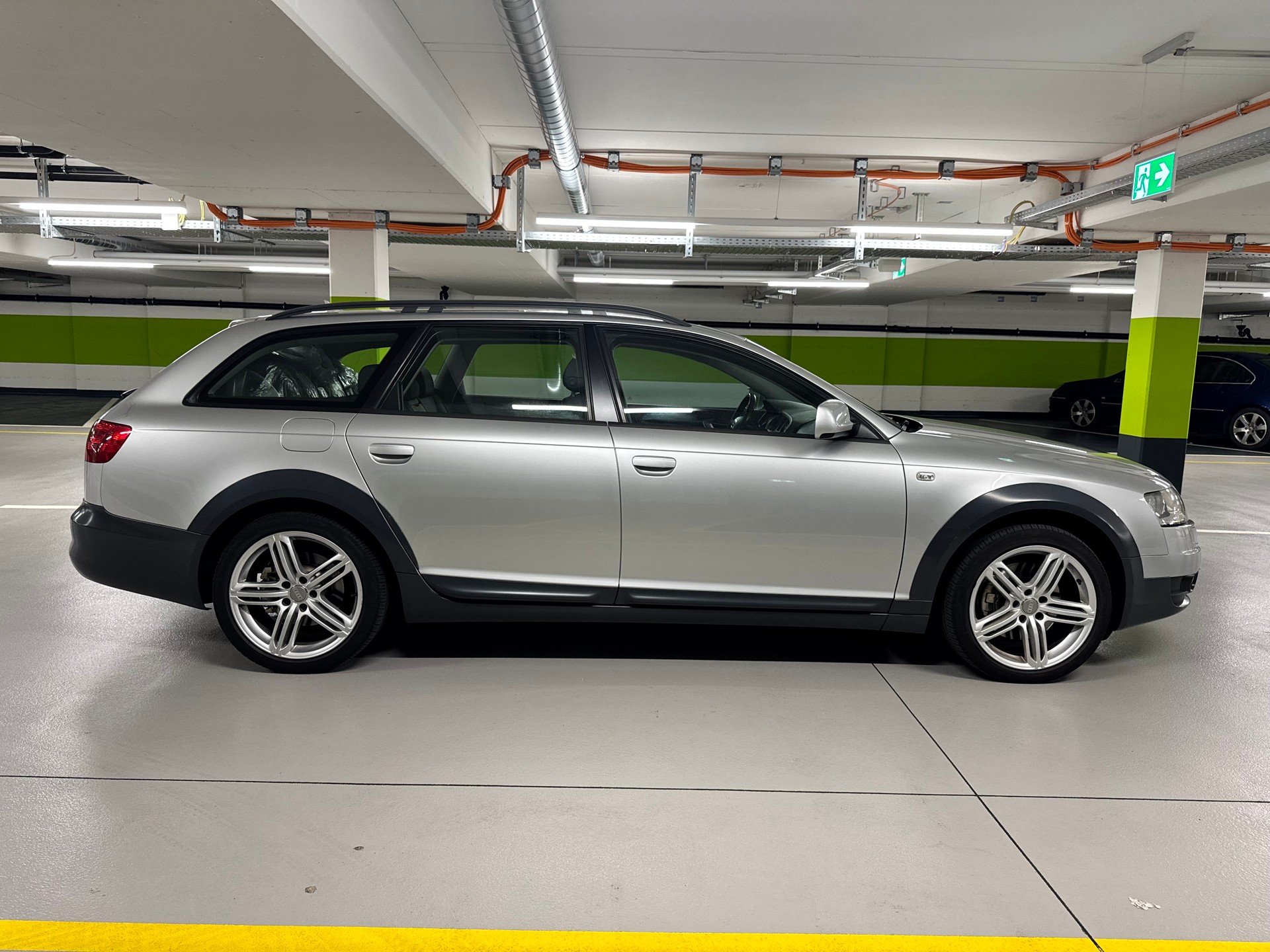 AUDI A6 allroad 3.0 TDI quattro-image-3