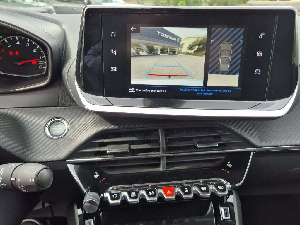 PEUGEOT 2008 1.2 PureTech 130 Allure-image-8