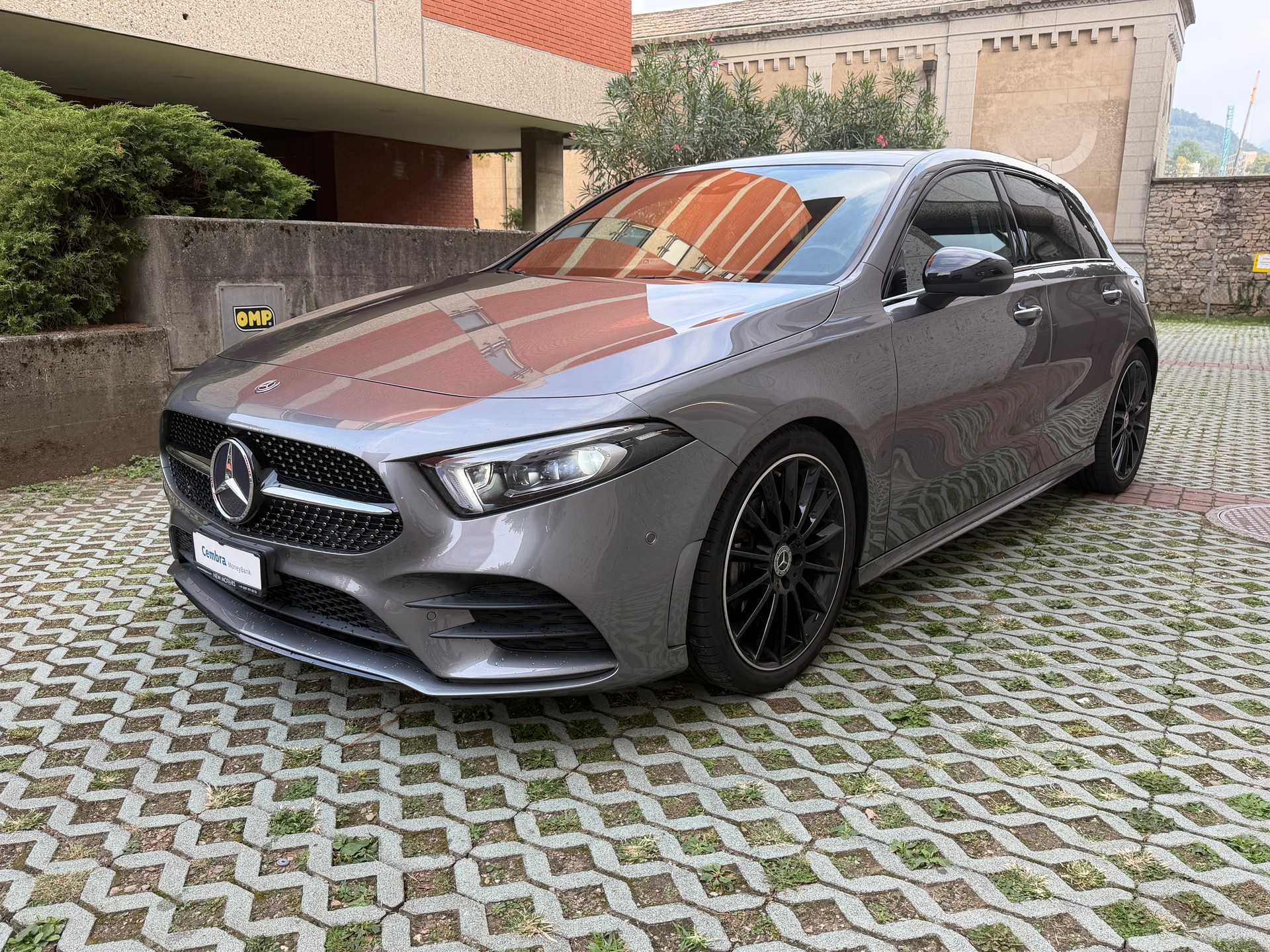 MERCEDES-BENZ A 200 AMG Line 7G-DCT-image-1