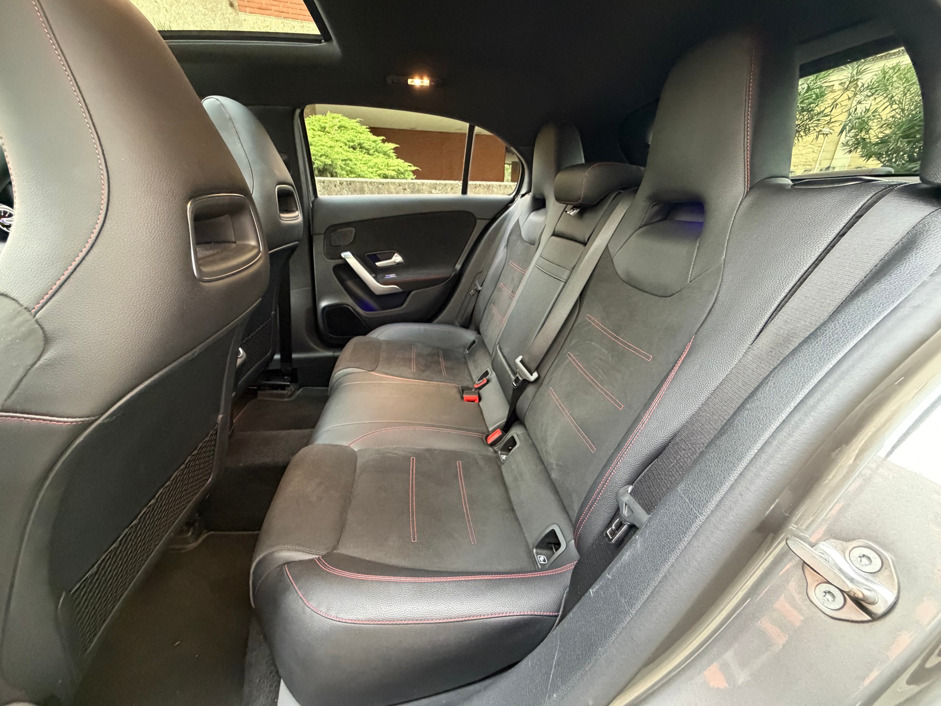 MERCEDES-BENZ A 200 AMG Line 7G-DCT-image-11