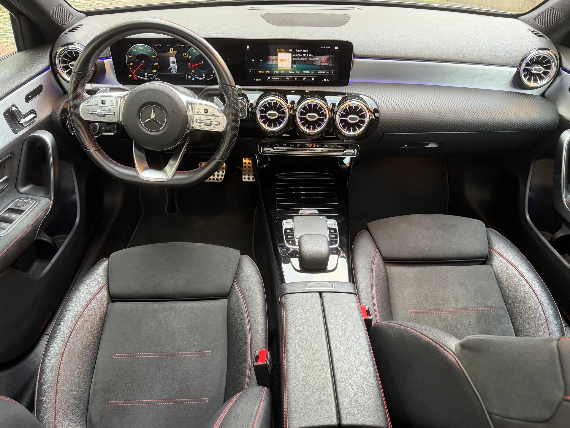 MERCEDES-BENZ A 200 AMG Line 7G-DCT-image-8