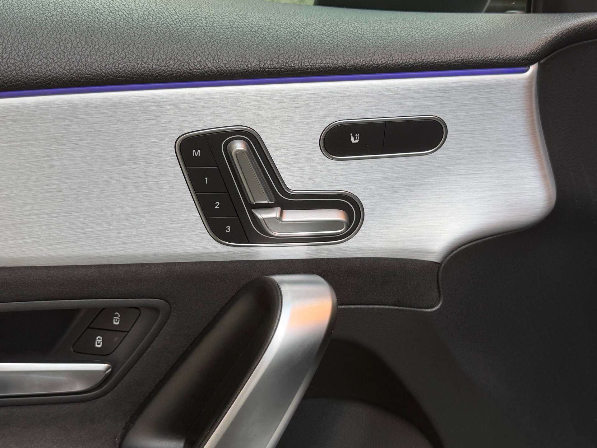 MERCEDES-BENZ A 200 AMG Line 7G-DCT-image-10