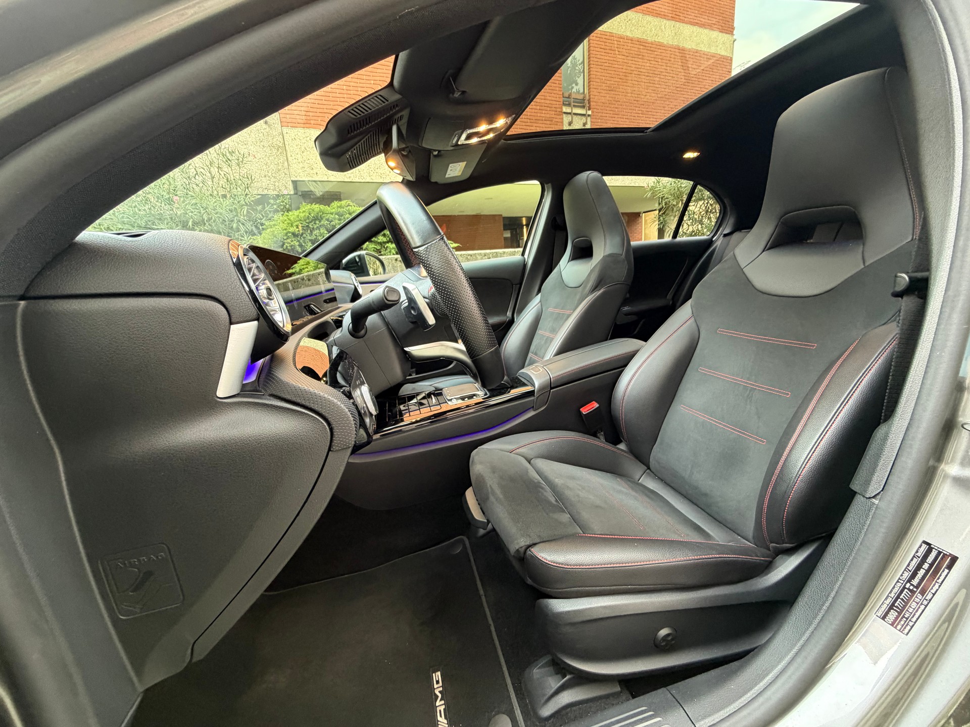 MERCEDES-BENZ A 200 AMG Line 7G-DCT-image-6